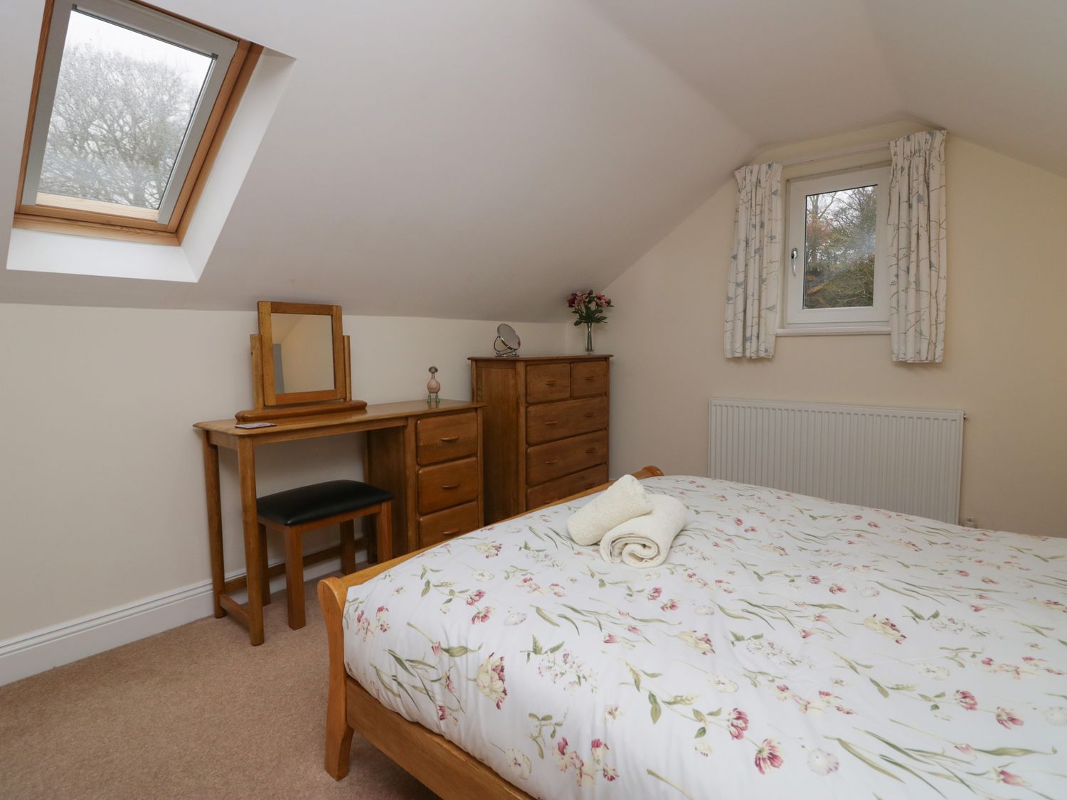 Butterfly, Kendal, Cumbria in the Lake District. Hot tub. Family friendly. Smart TV. Open-plan. WiFi