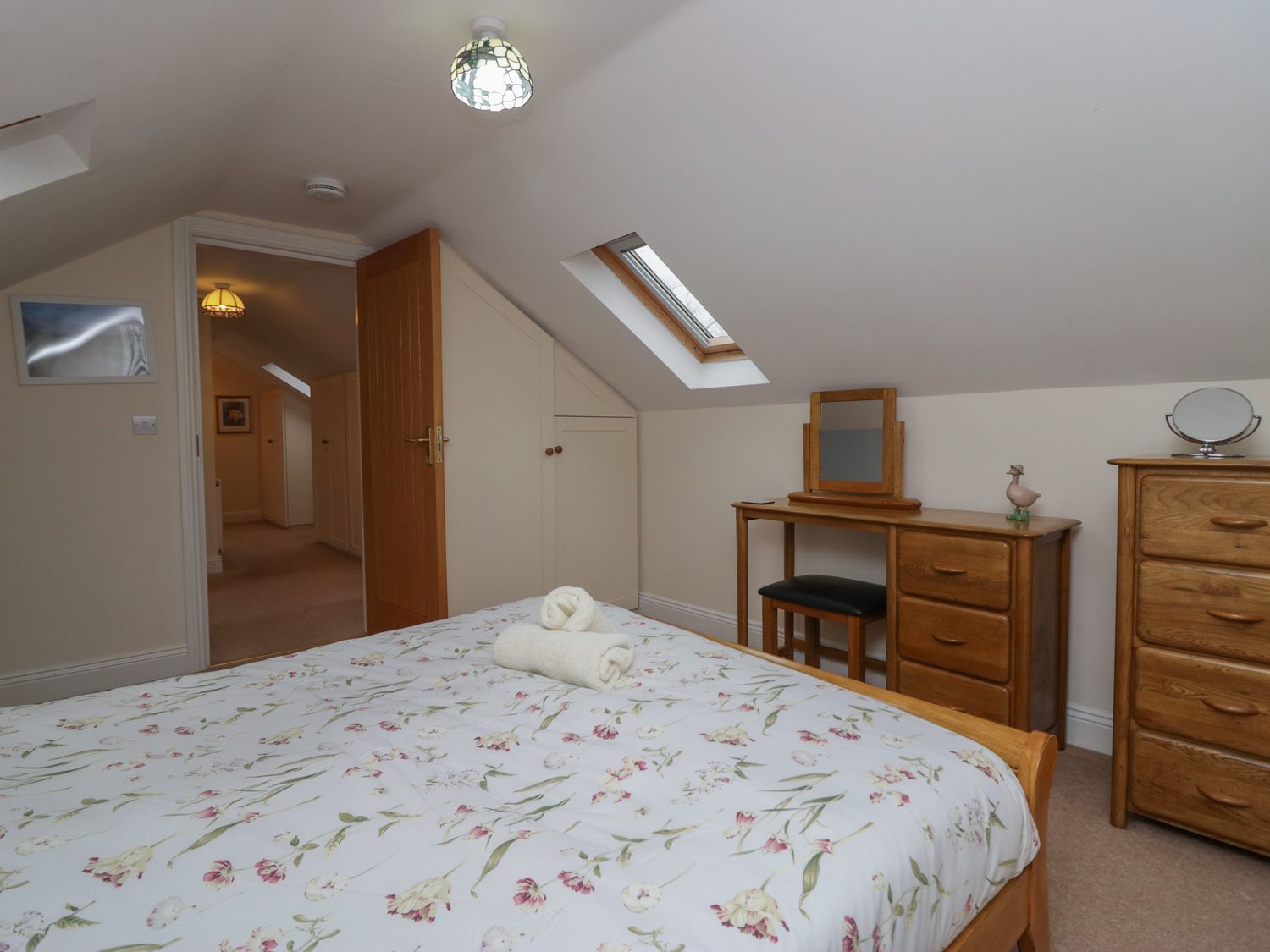 Butterfly, Kendal, Cumbria in the Lake District. Hot tub. Family friendly. Smart TV. Open-plan. WiFi