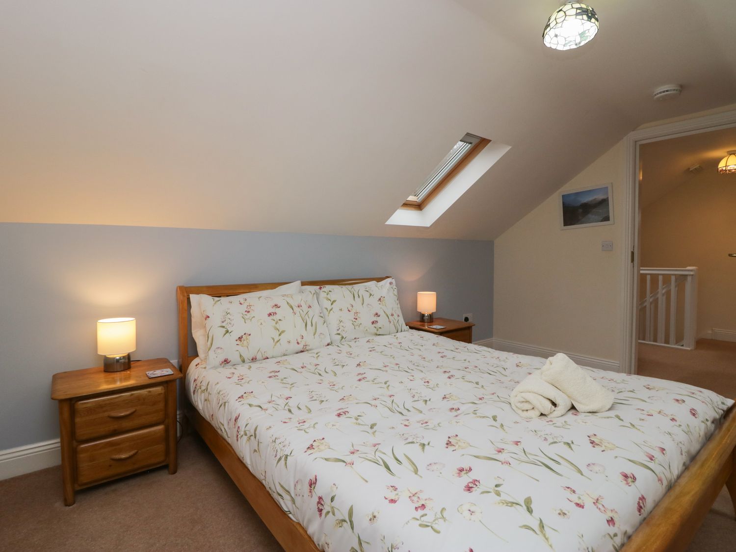 Butterfly, Kendal, Cumbria in the Lake District. Hot tub. Family friendly. Smart TV. Open-plan. WiFi