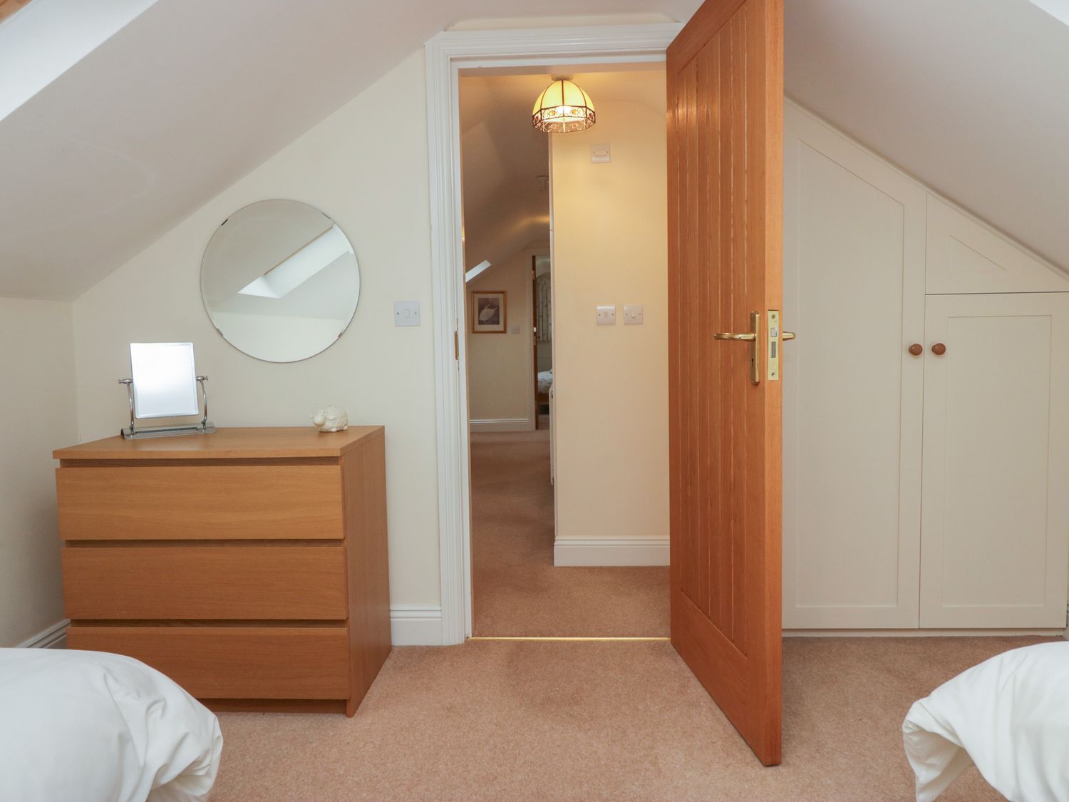 Butterfly, Kendal, Cumbria in the Lake District. Hot tub. Family friendly. Smart TV. Open-plan. WiFi