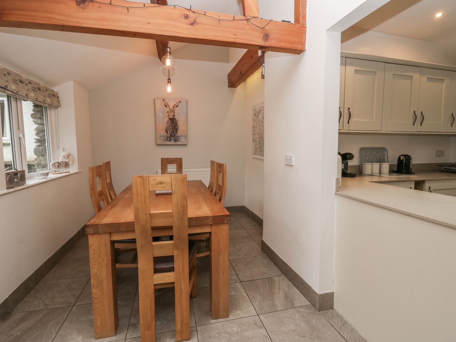 Riverside, Kendal, Cumbria. Hot tub. Woodburning stove. Freestanding bath. Family friendly. Smart TV