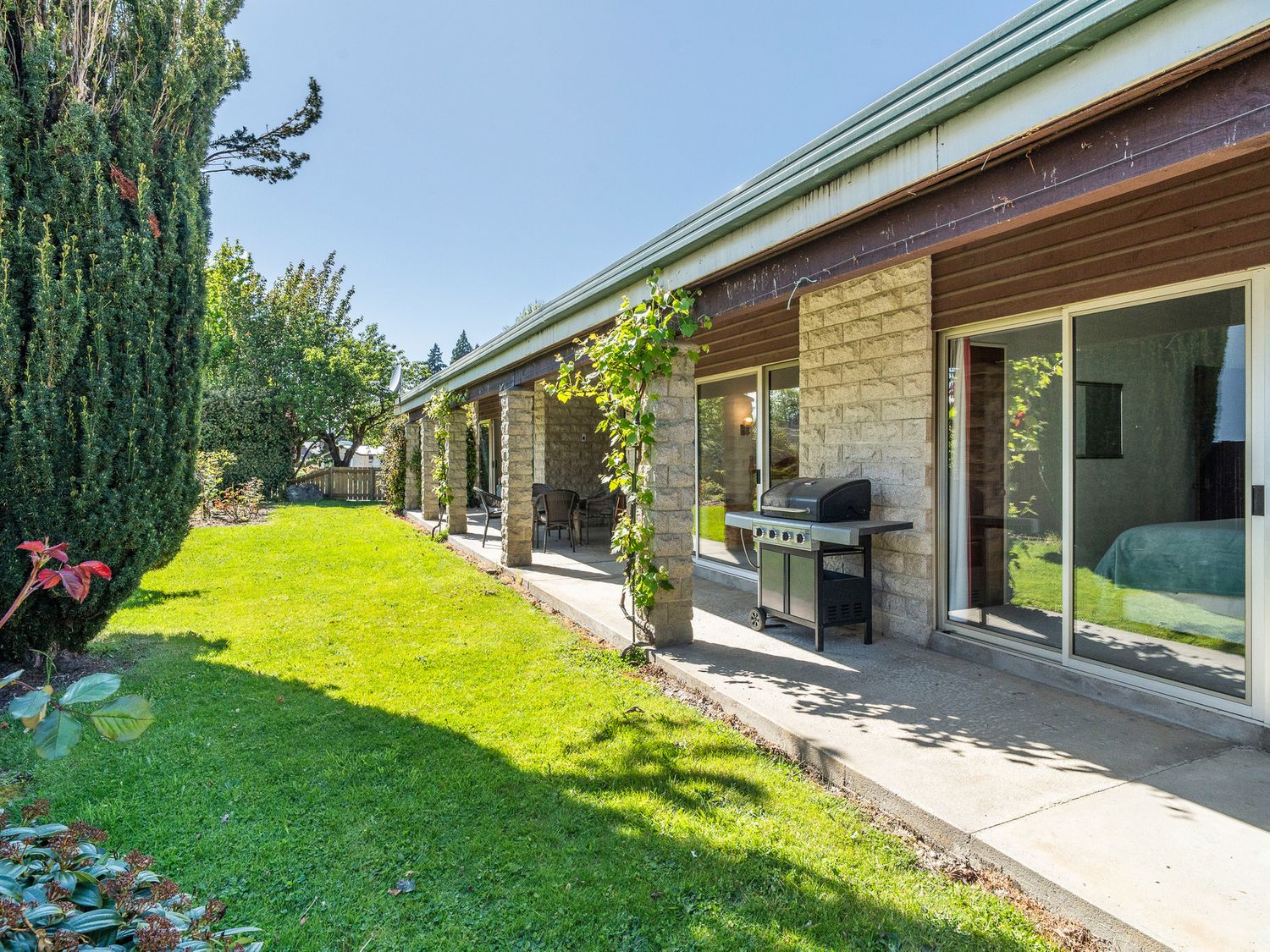 Sunlit Solace - Wanaka Holiday Home -  - 1166312 - photo 1