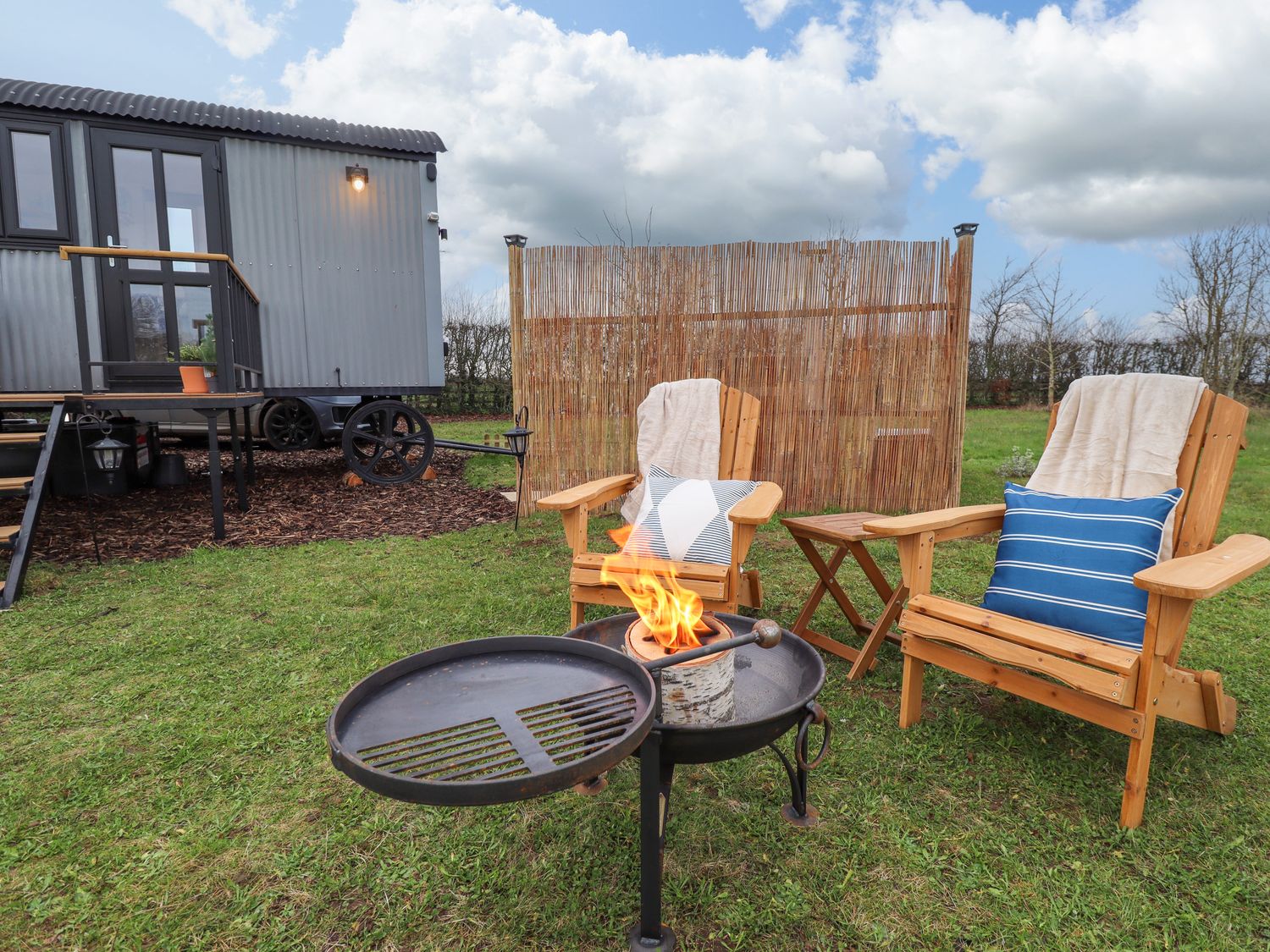 Shepherds Hut - Ash, Lincoln