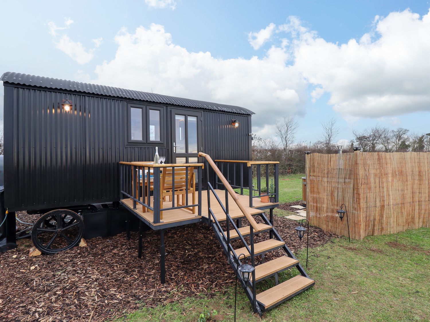 Shepherds Hut - Oak, Lincoln