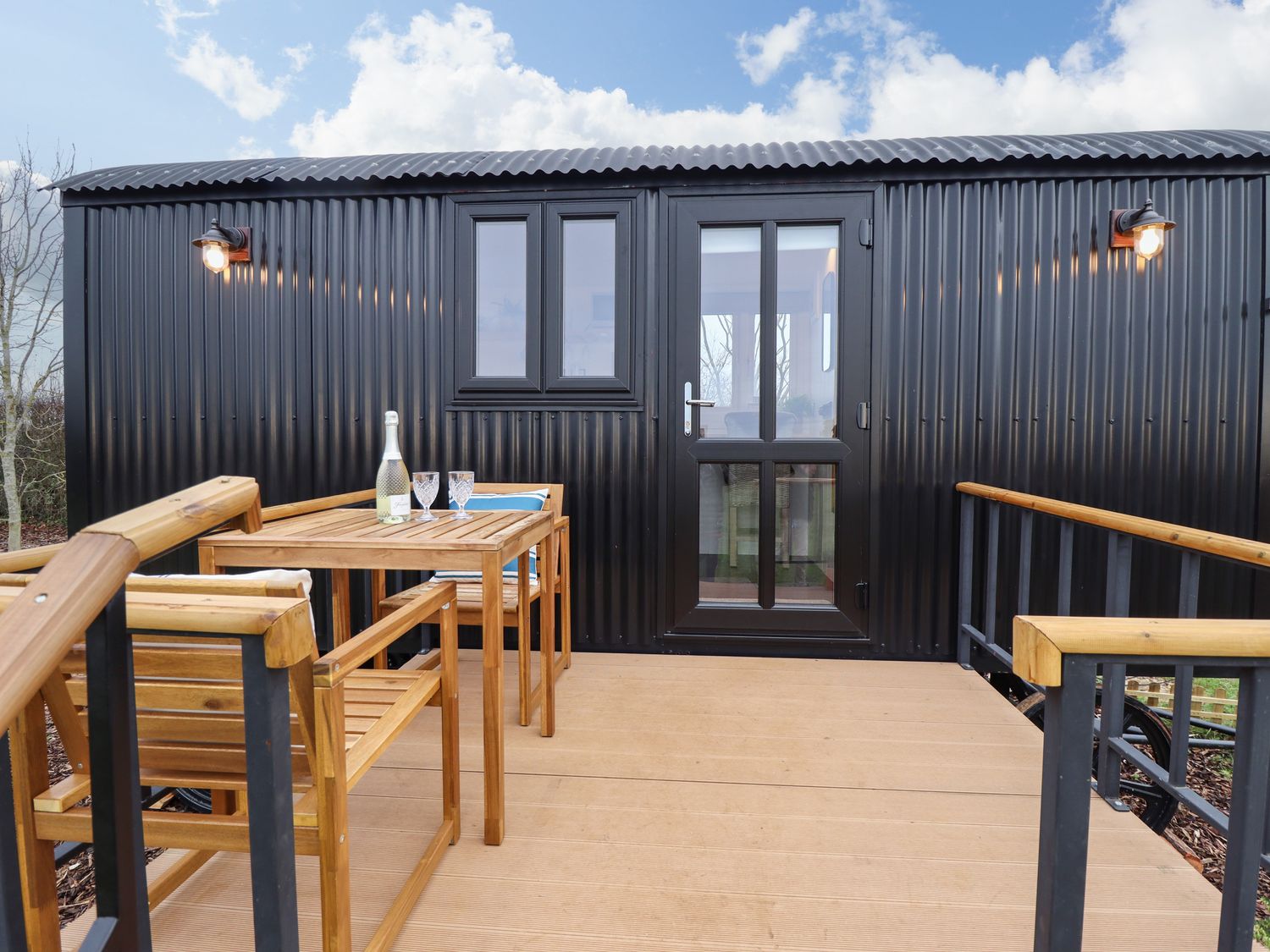 Shepherds Hut - Oak, Lincoln