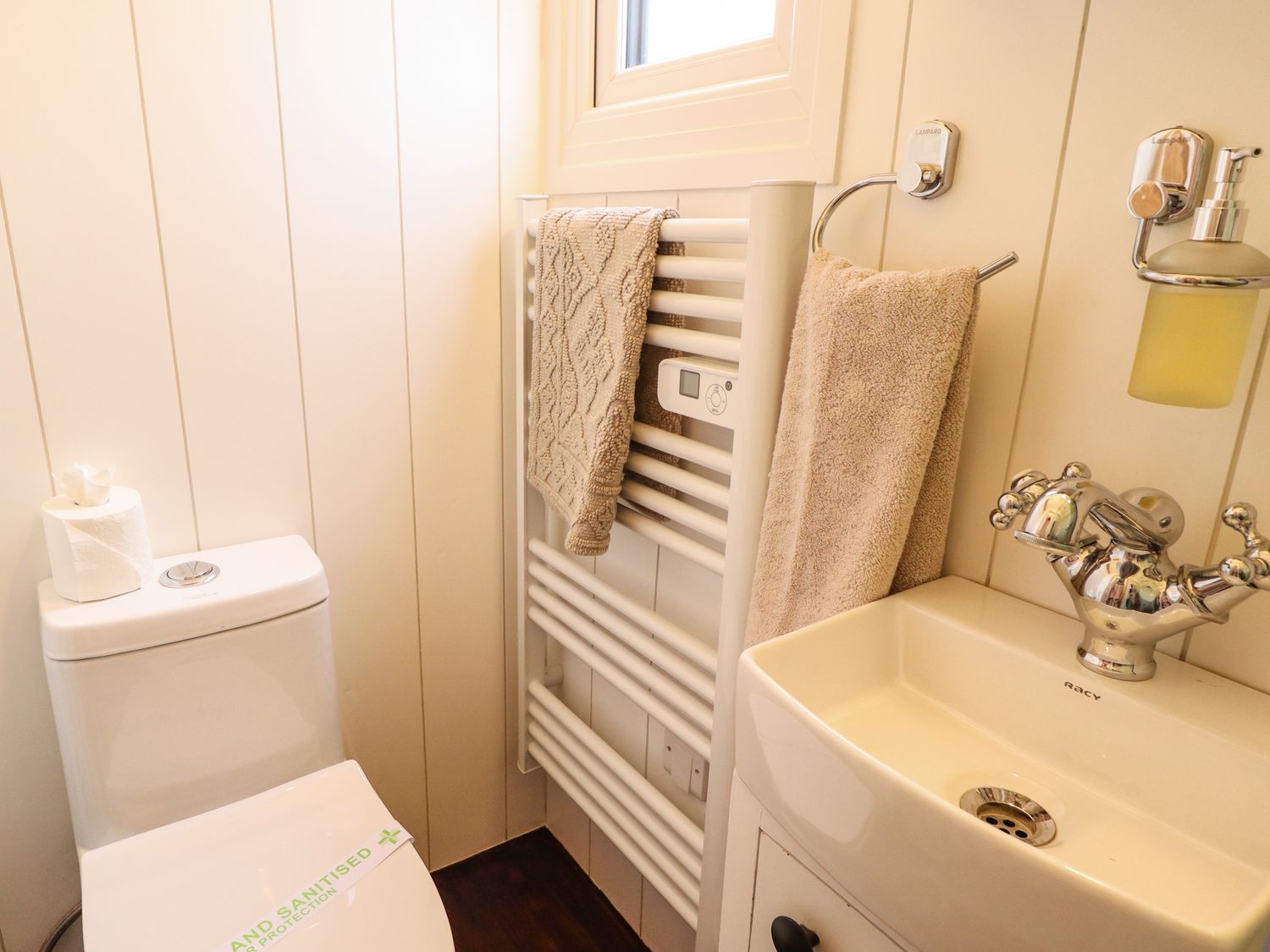 Shepherds Hut - Oak, Lincoln