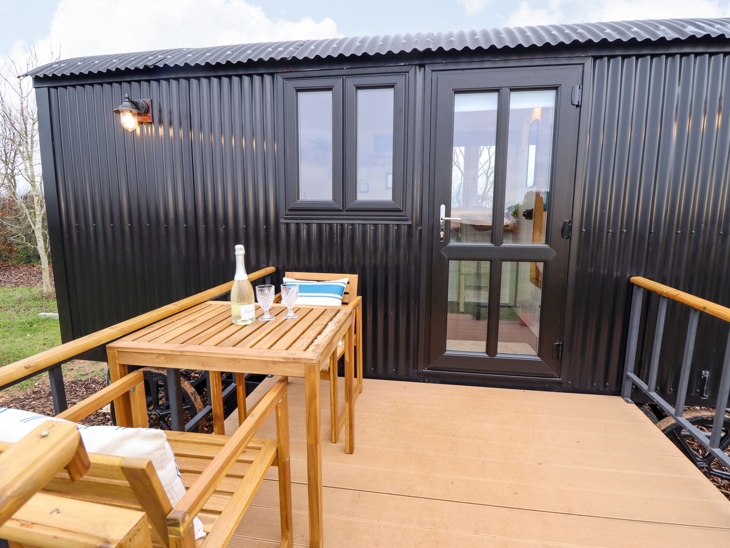 Shepherds Hut - Oak, Lincoln