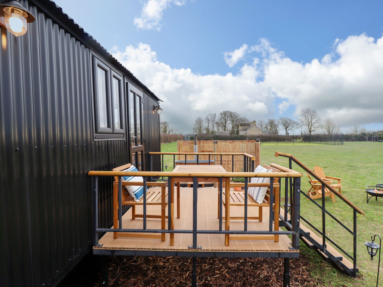 Shepherds Hut - Oak, Lincoln