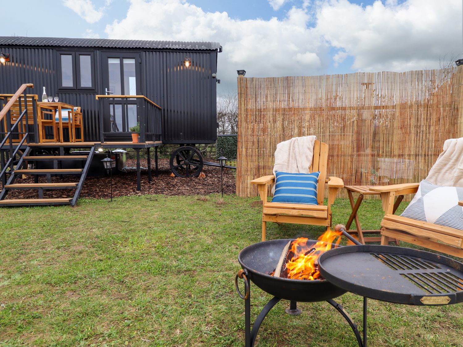 Shepherds Hut - Oak, Lincoln