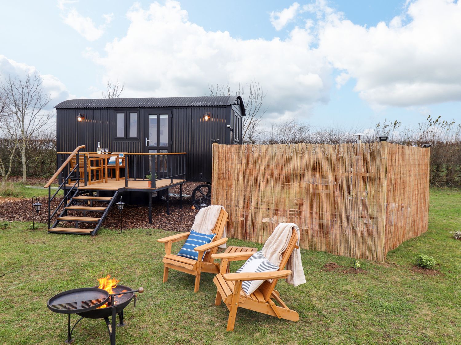 Shepherds Hut - Oak, Lincoln