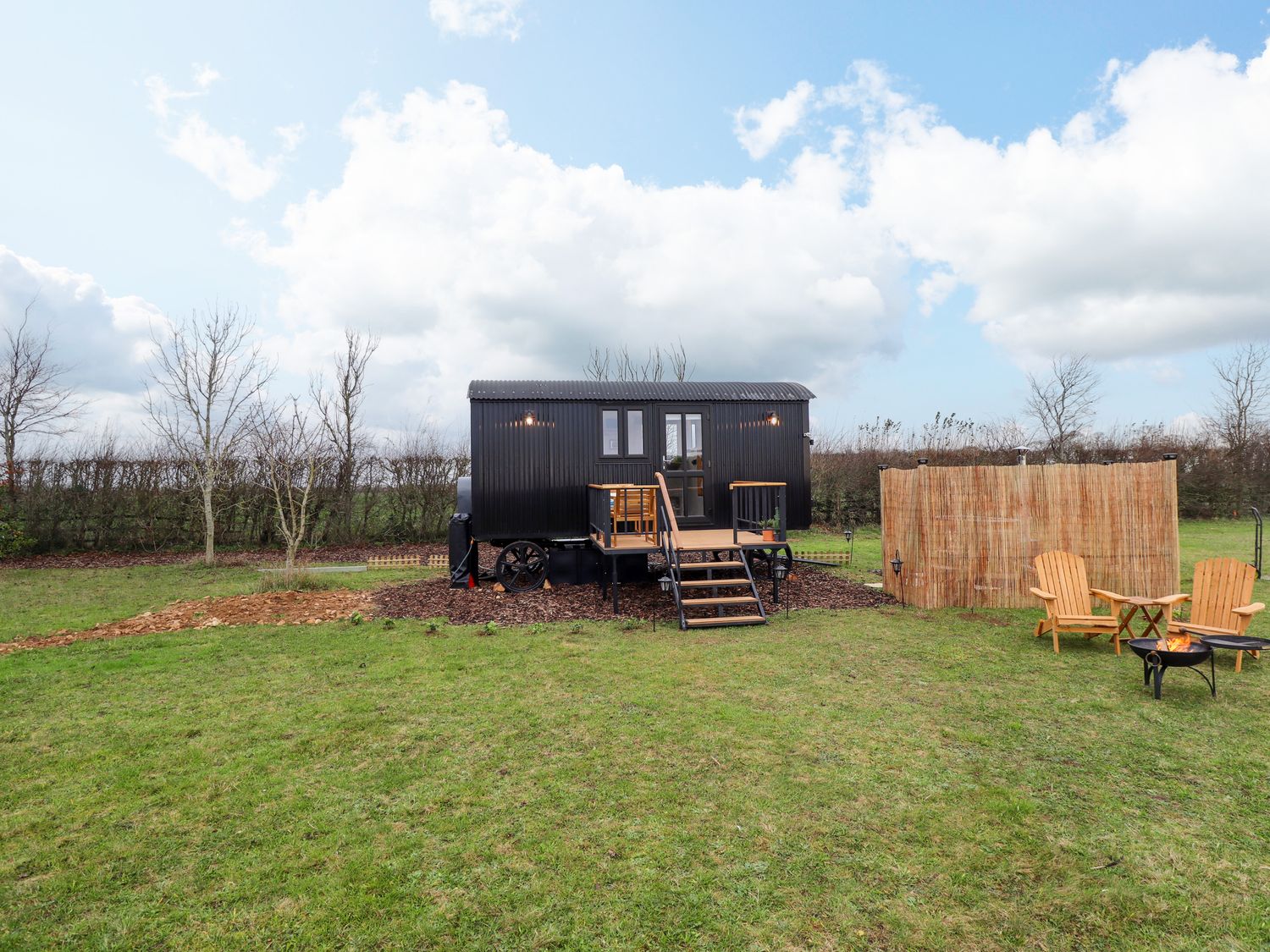 Shepherds Hut - Oak, Lincoln