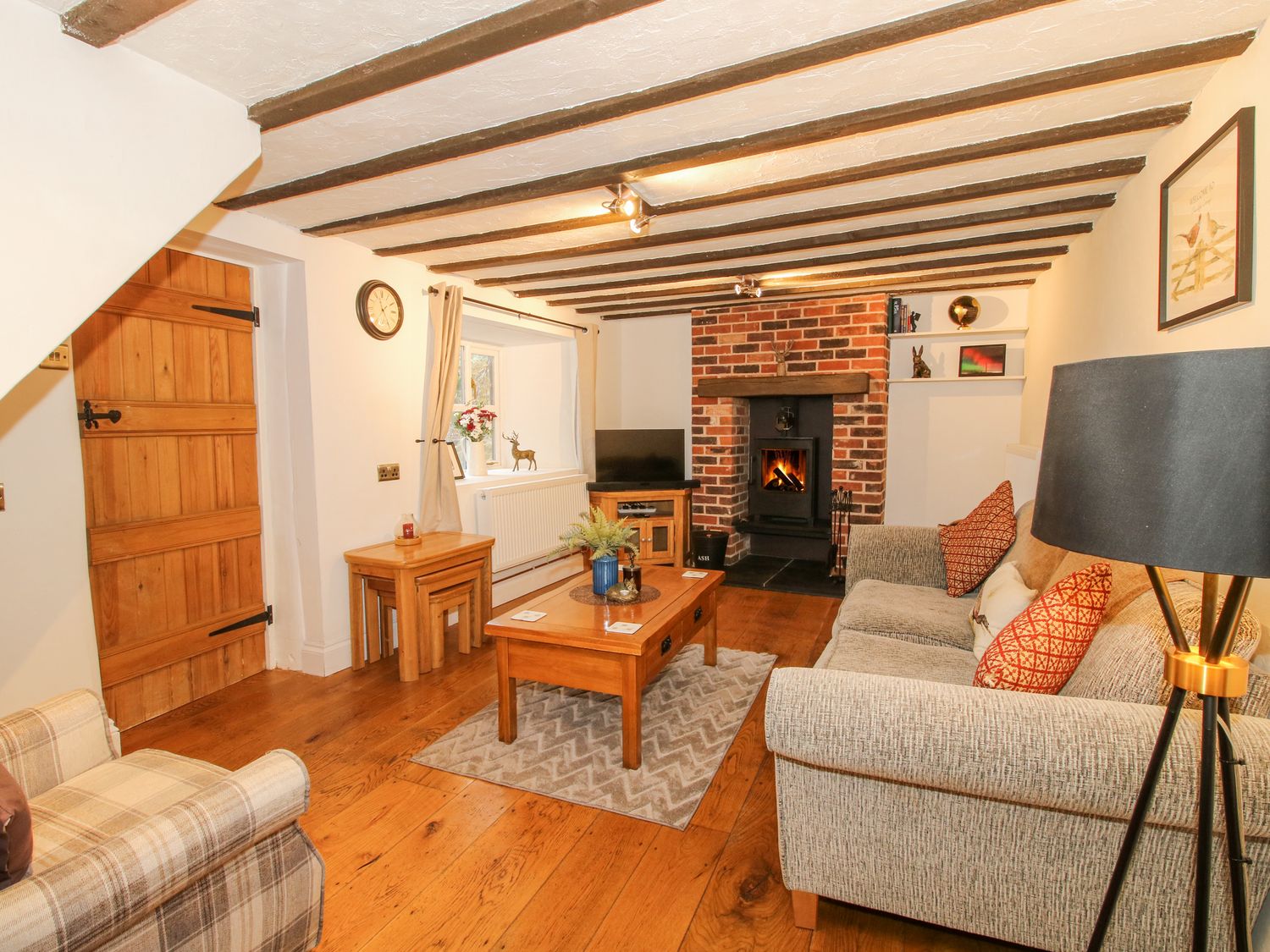 Clandyke Cottage in Clee Hill, Shropshire. Woodburning stove. Hot tub. Off-road parking. Allows pets