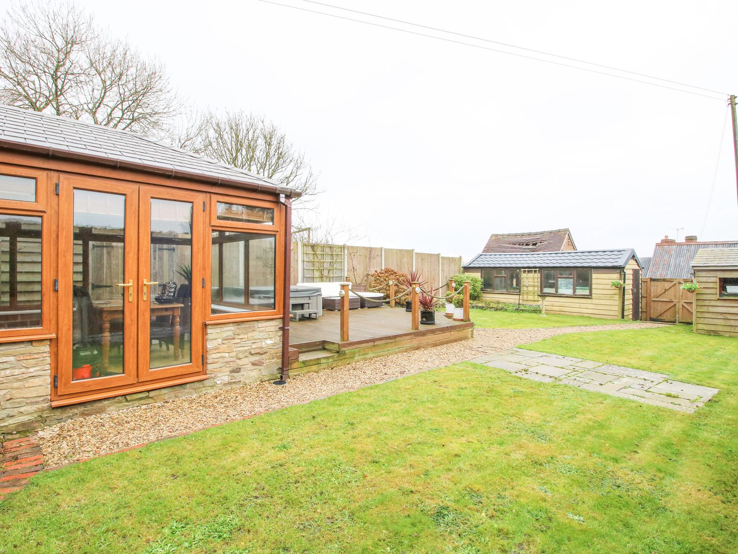 Clandyke Cottage in Clee Hill, Shropshire. Woodburning stove. Hot tub. Off-road parking. Allows pets