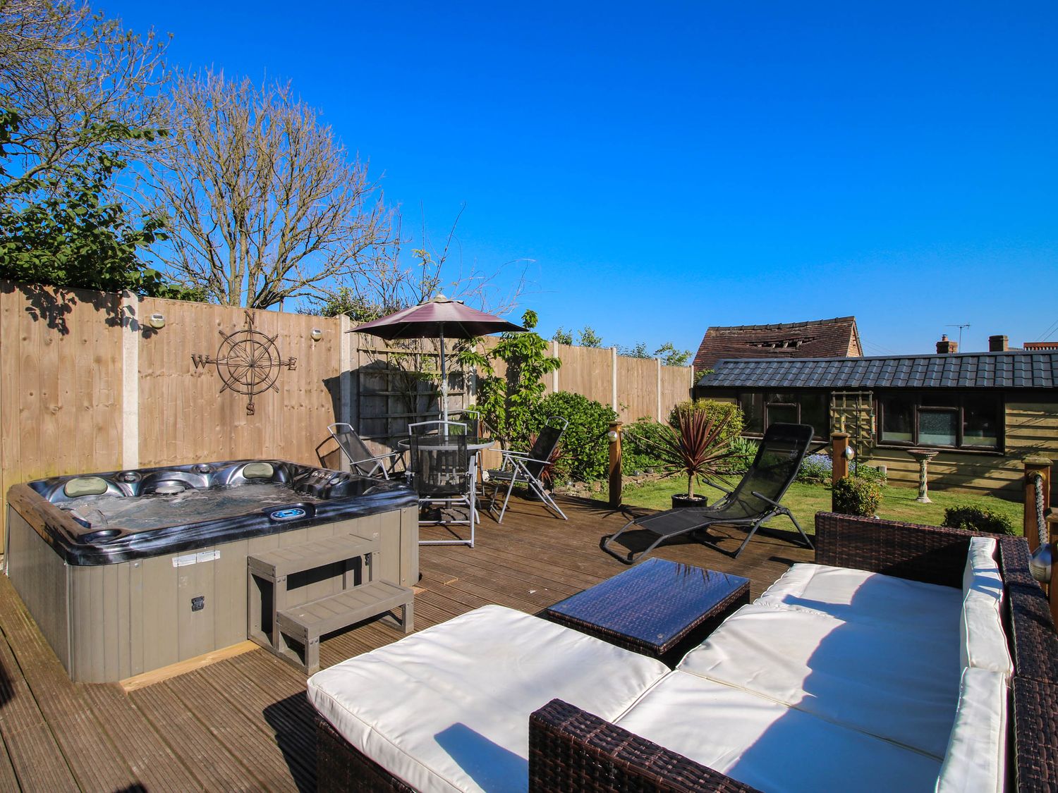 Clandyke Cottage in Clee Hill, Shropshire. Woodburning stove. Hot tub. Off-road parking. Allows pets
