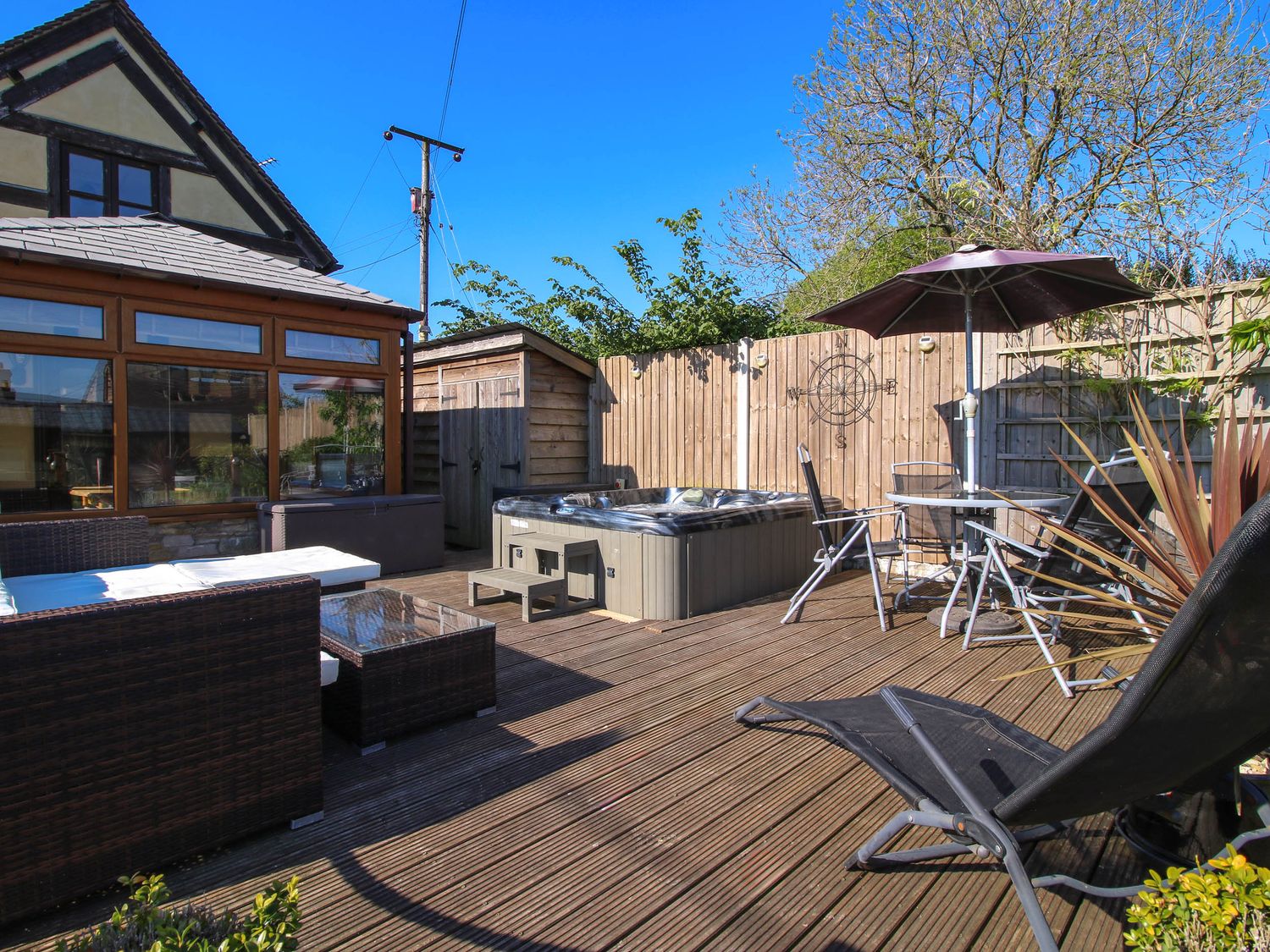 Clandyke Cottage in Clee Hill, Shropshire. Woodburning stove. Hot tub. Off-road parking. Allows pets