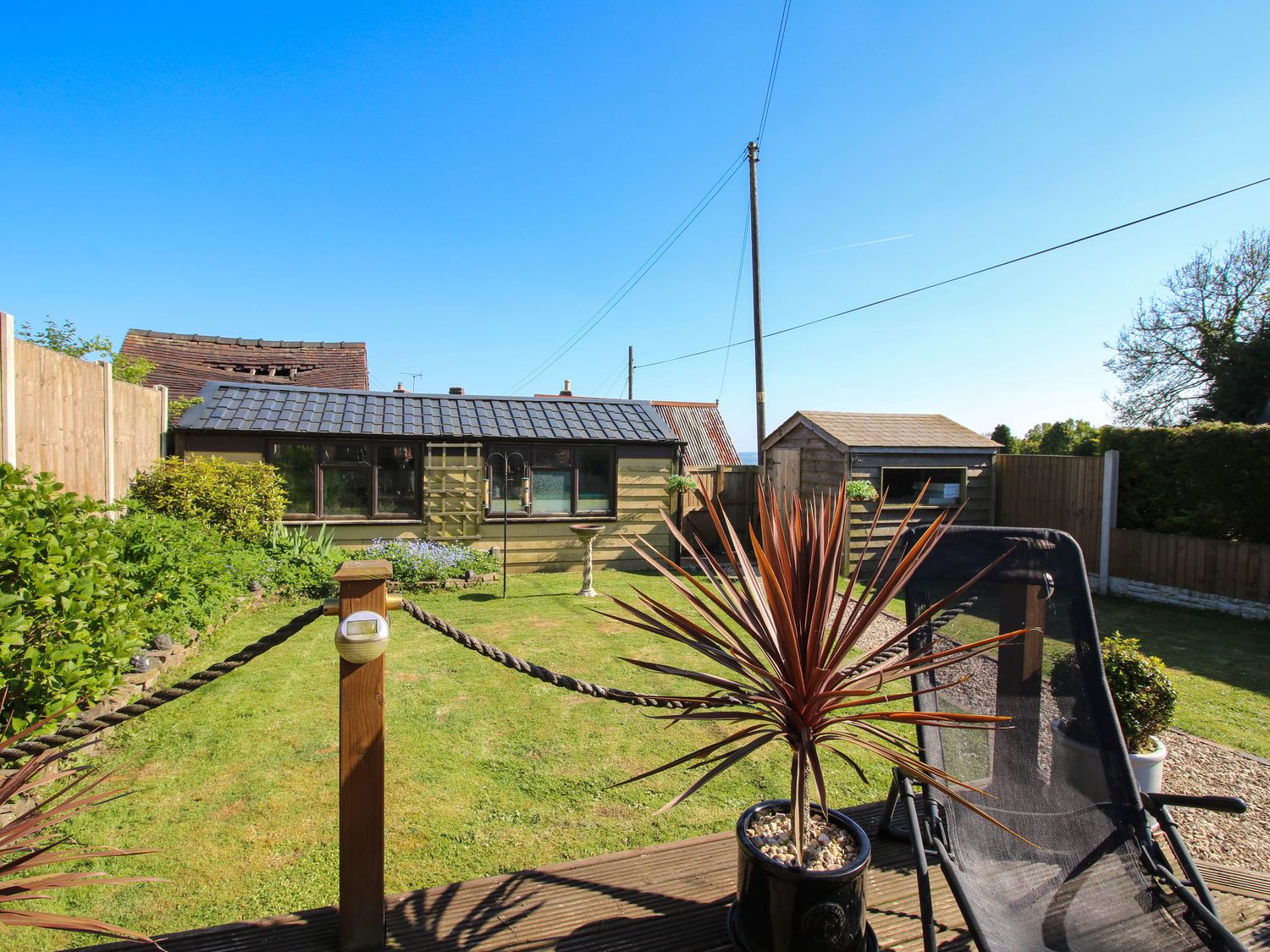 Clandyke Cottage in Clee Hill, Shropshire. Woodburning stove. Hot tub. Off-road parking. Allows pets