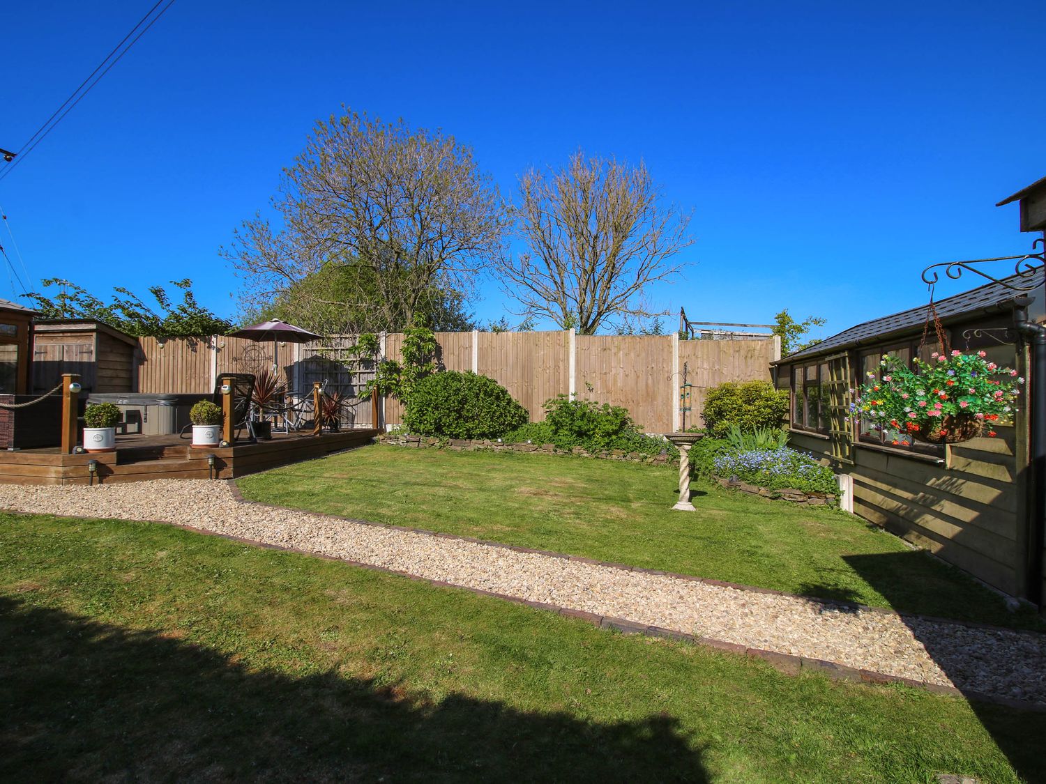 Clandyke Cottage in Clee Hill, Shropshire. Woodburning stove. Hot tub. Off-road parking. Allows pets