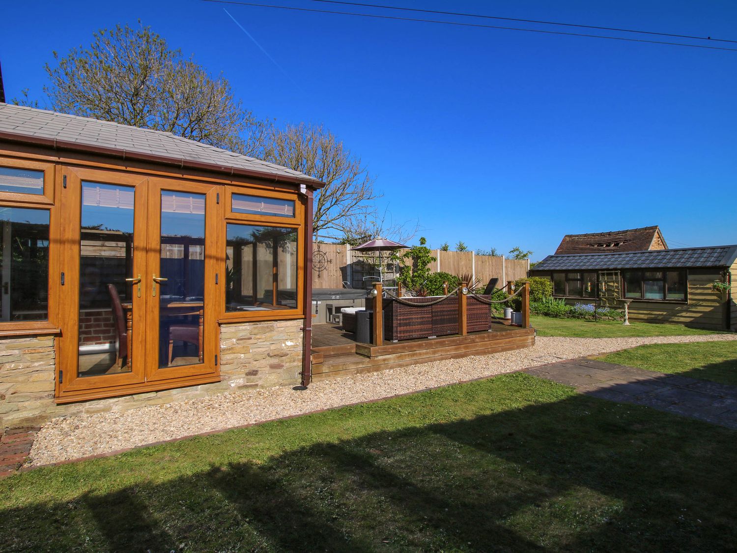 Clandyke Cottage in Clee Hill, Shropshire. Woodburning stove. Hot tub. Off-road parking. Allows pets