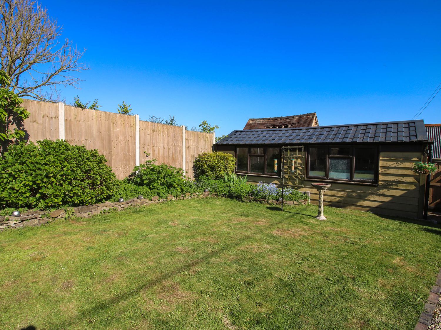 Clandyke Cottage in Clee Hill, Shropshire. Woodburning stove. Hot tub. Off-road parking. Allows pets