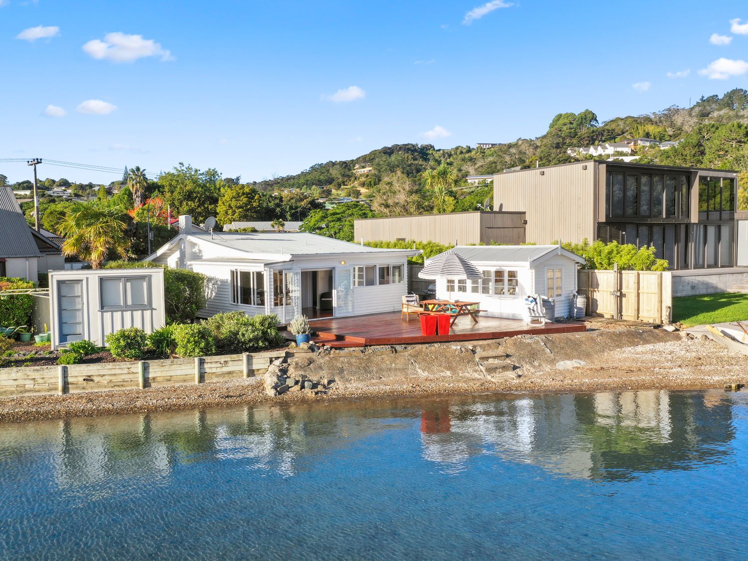 Romantic Waterfront - Russell Holiday Home                     photo 23