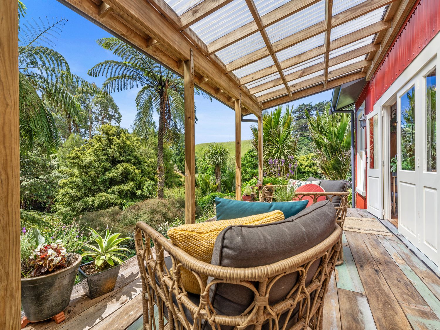 Oakura Pond Cottage - Oakura Holiday Home                     photo 2