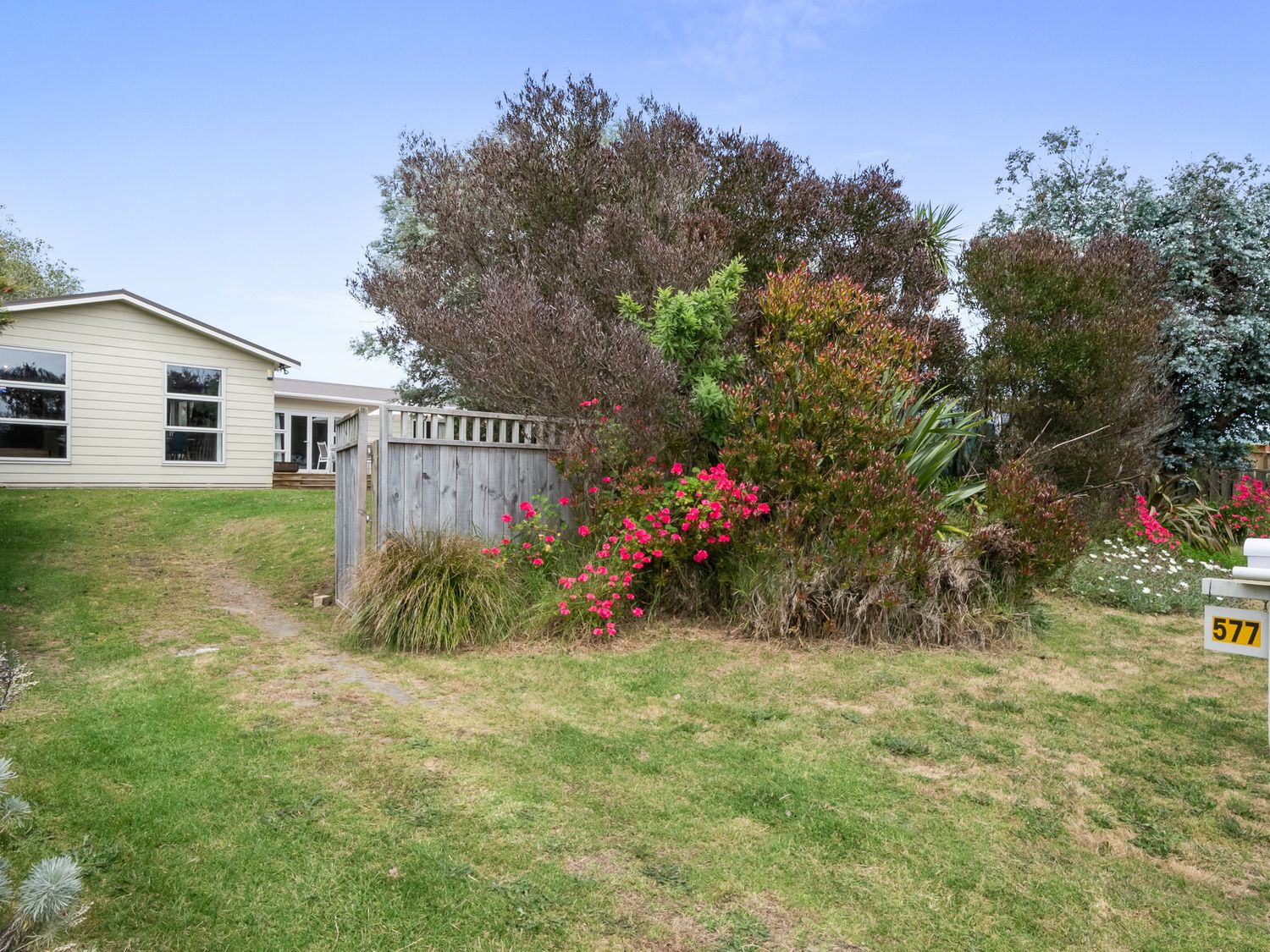 Coastal Family Escape - Waitarere Beach Retreat                     photo 19