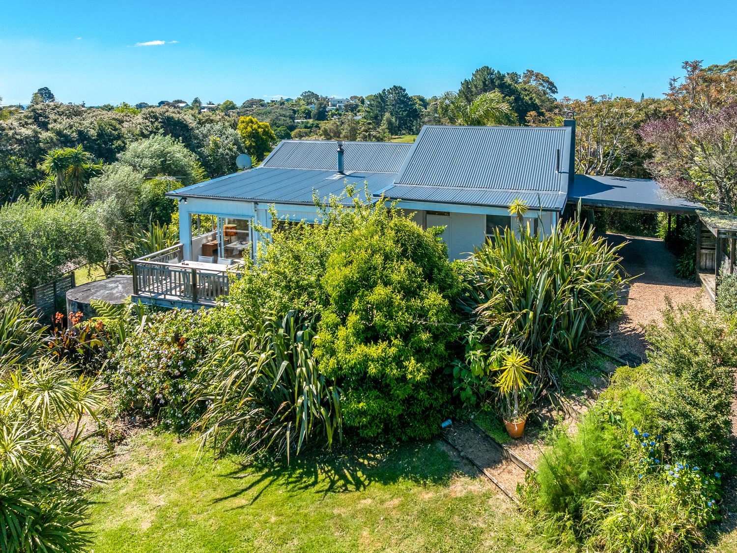 Island View Oneroa - Waiheke Holiday Home                     photo 30