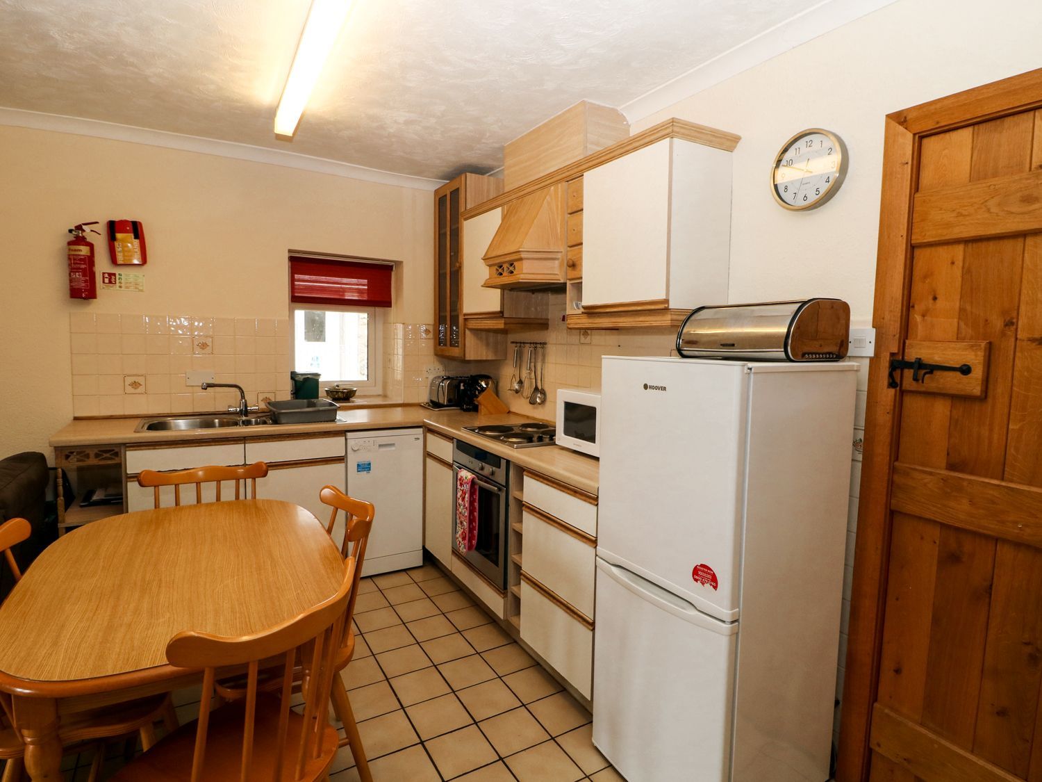 Dinas, Pwllheli, Gwynedd, Wales. Pet-friendly. Open-plan. Ground-floor living. Indoor swimming pool.