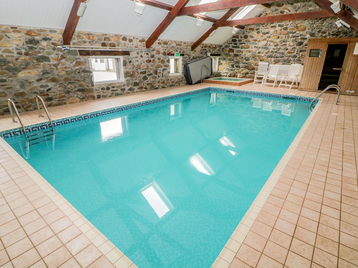 Dinas, Pwllheli, Gwynedd, Wales. Pet-friendly. Open-plan. Ground-floor living. Indoor swimming pool.