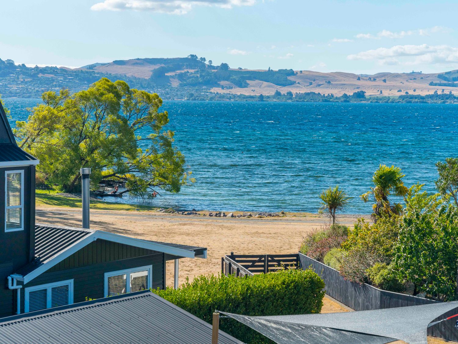 Willow Lake House - Lake Taupo Holiday Home                     photo 2