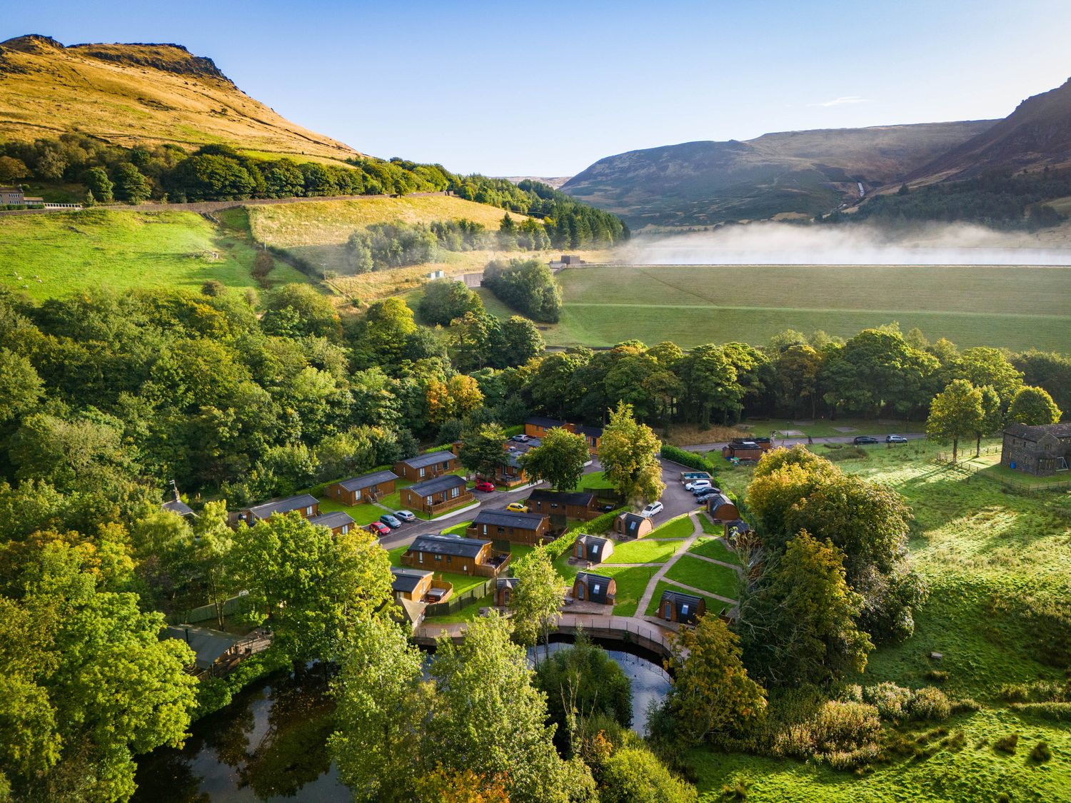 Dovestone Secluded Spa 6 (Lodge 7) in Greenfield in Greater Manchester. Barbecue. Hot tub. Open-plan