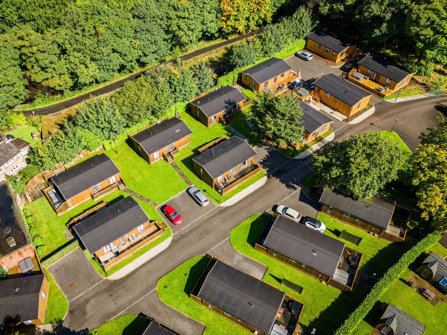 Dovestone Secluded Spa 6 (Lodge 14) in Greenfield, Greater Manchester. Hot tub. Barbecue. Open-plan.