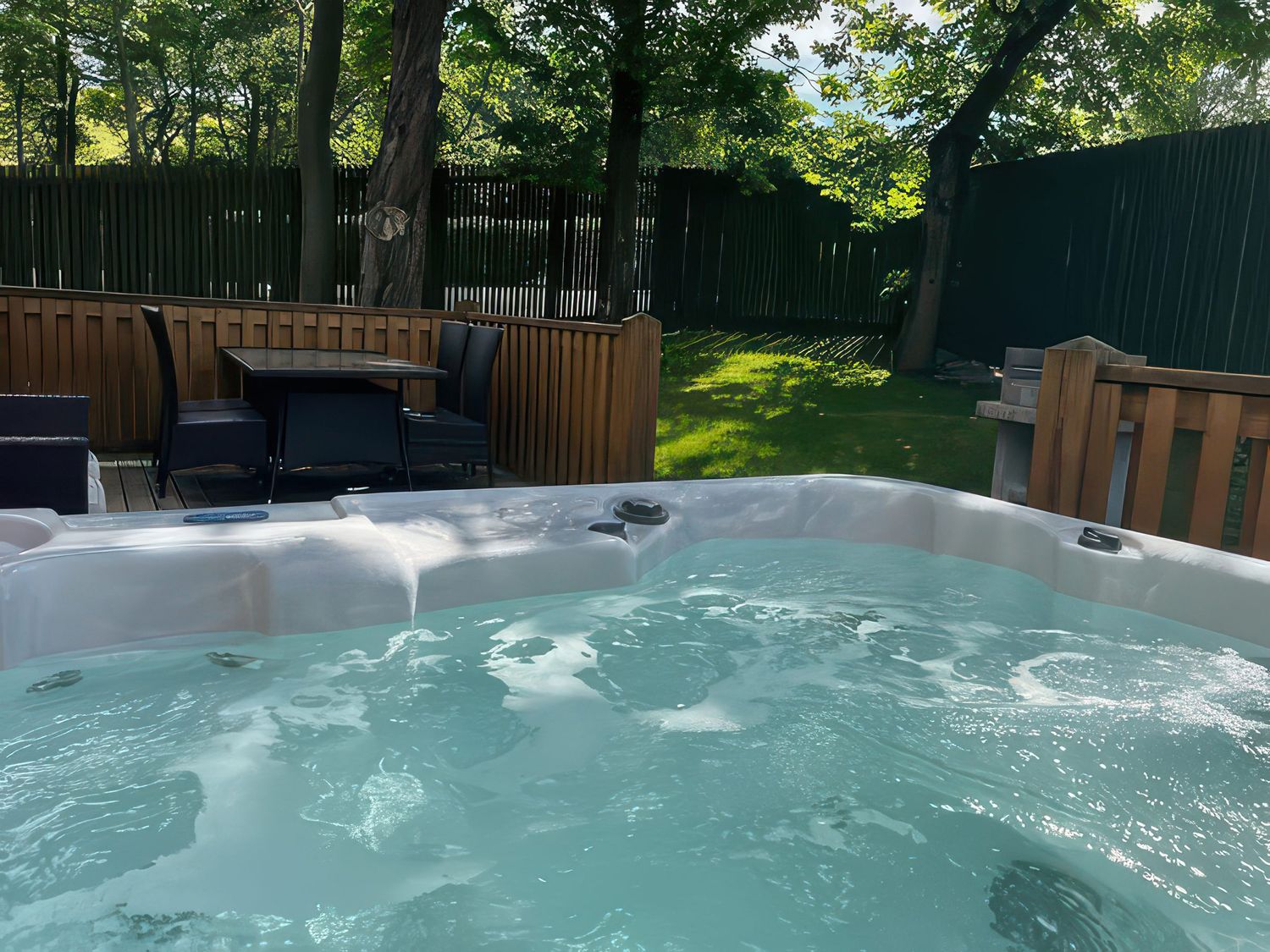 Dovestone Spa (Lodge 1), Greenfield, Greater Manchester. Barbecue. Hot tub. Open-plan. Single-storey