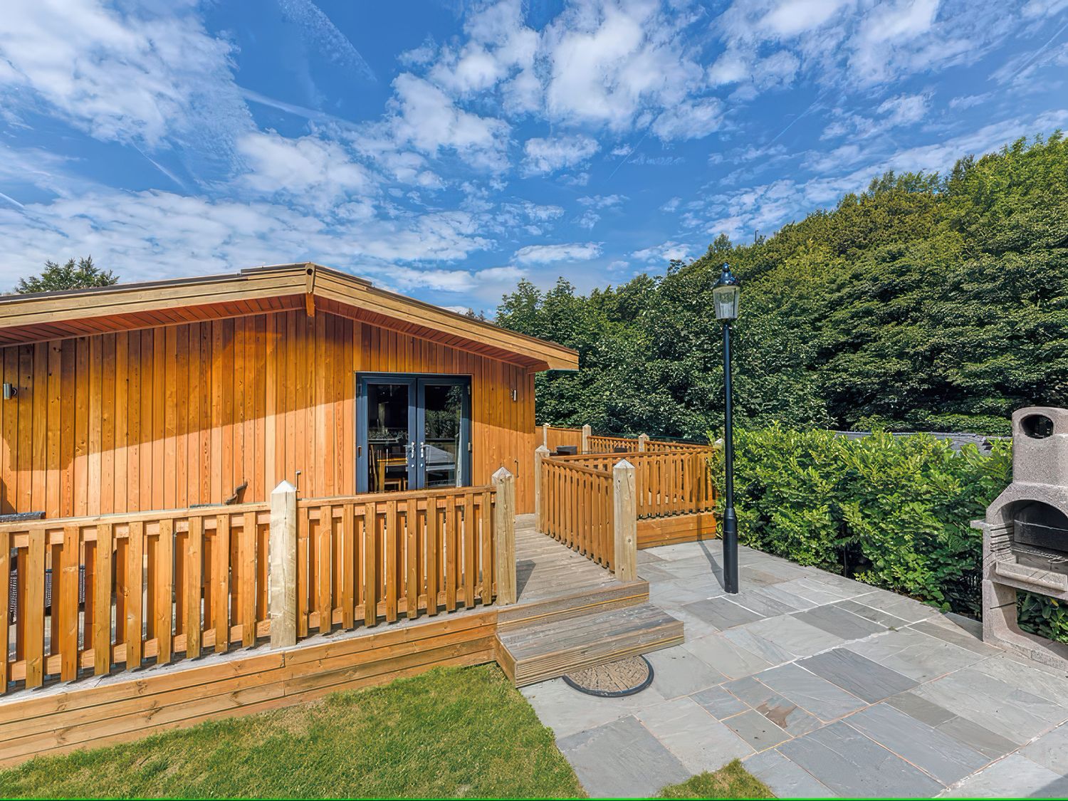 Dovestone Spa (Lodge 1), Greenfield, Greater Manchester. Barbecue. Hot tub. Open-plan. Single-storey