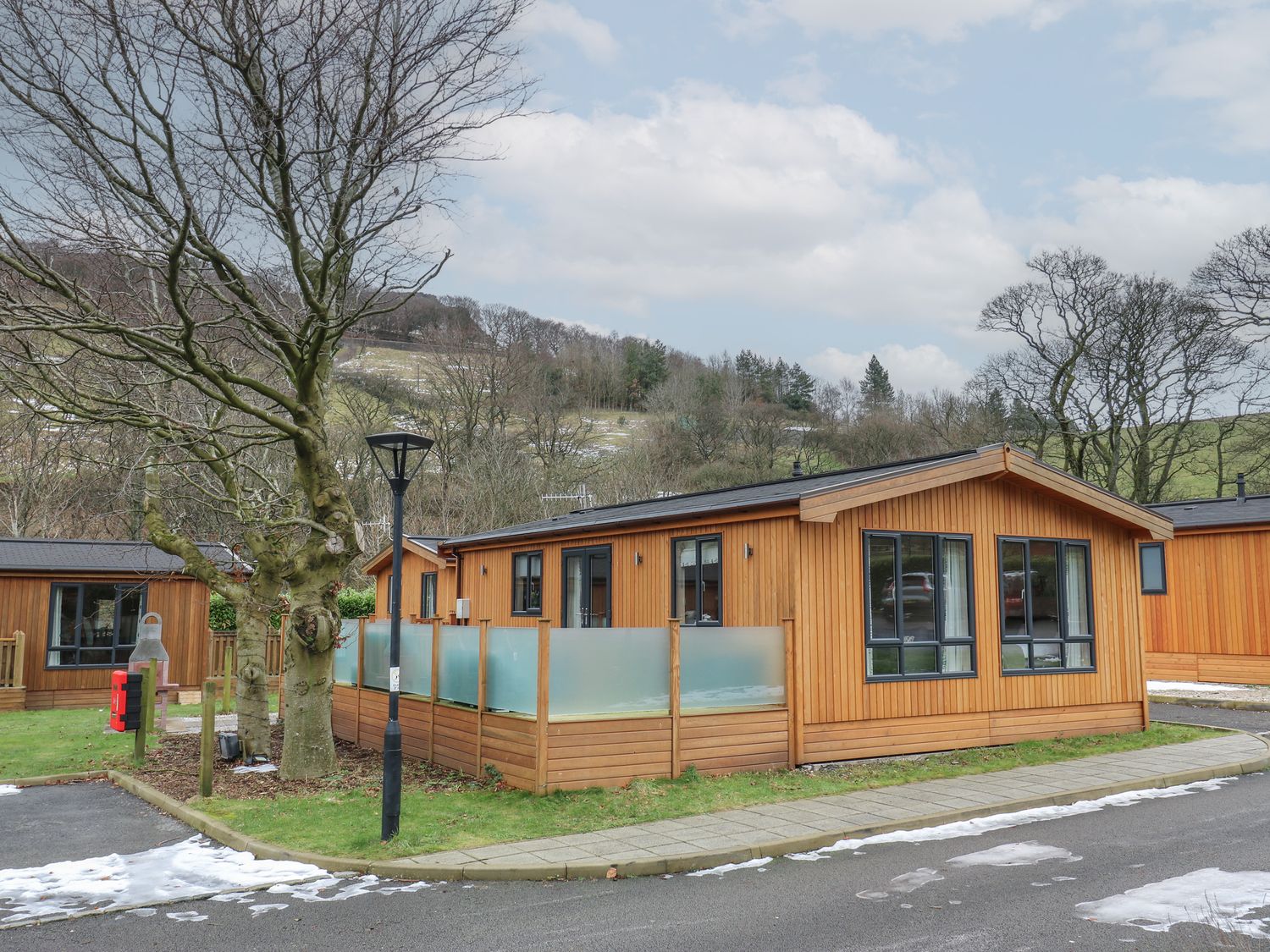 Dovestone Spa (Lodge 11), Greenfield 