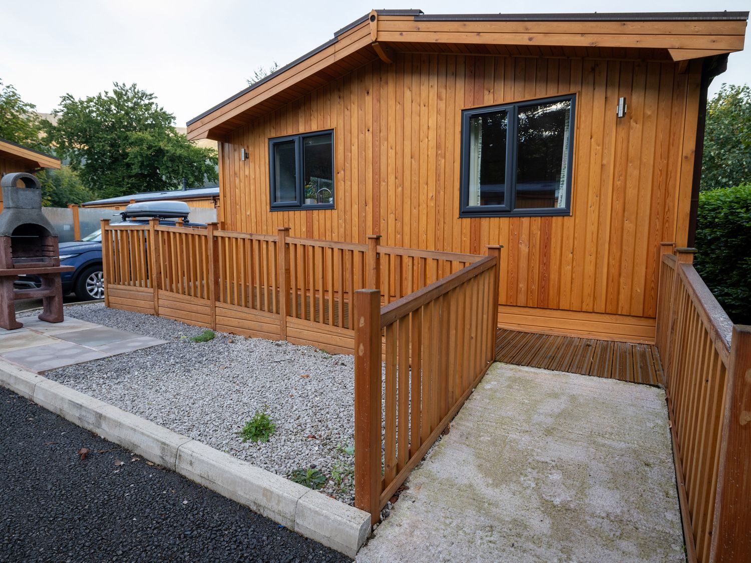 Dovestone Spa Accessible (Lodge 12), Greenfield, Greater Manchester. Ramps. Sunken hot tub. Barbecue