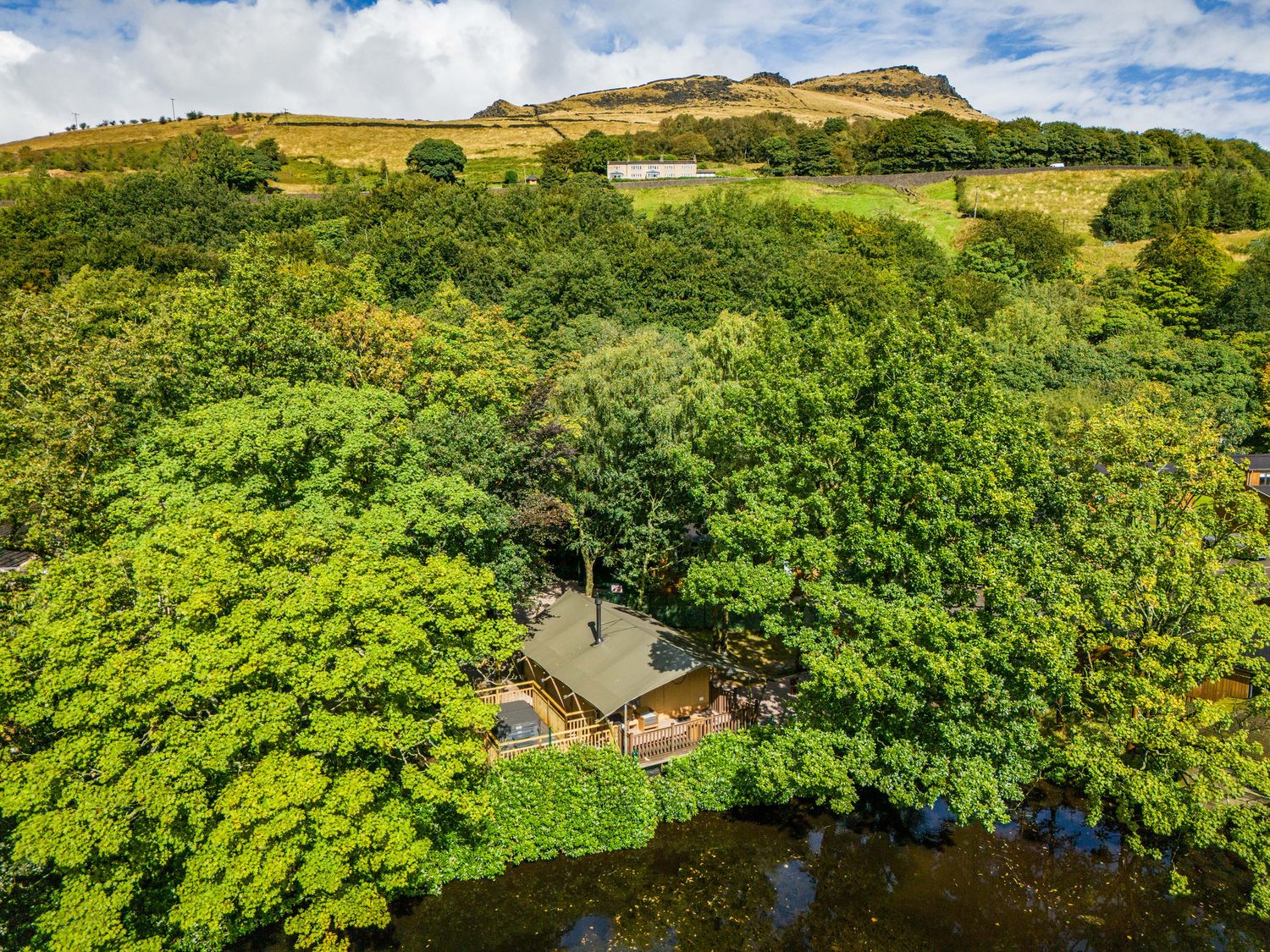 Dovestone Spa Accessible (Lodge 12), Greenfield, Greater Manchester. Ramps. Sunken hot tub. Barbecue