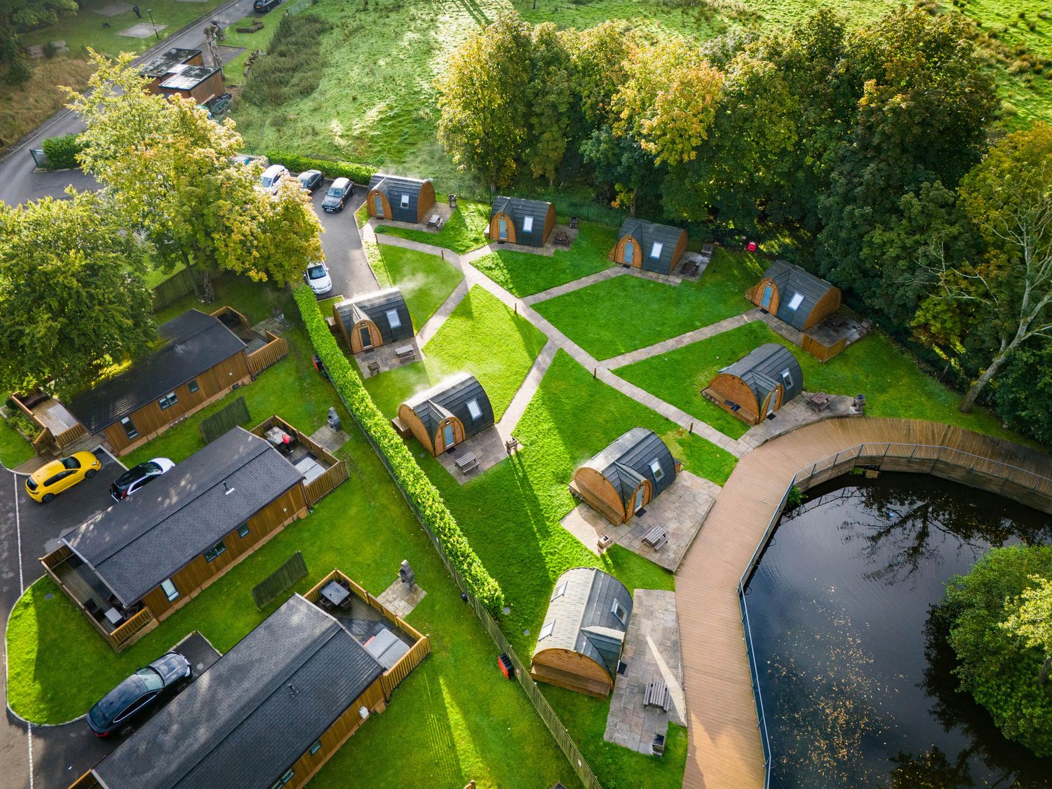 Dovestone Spa Accessible (Lodge 12), Greenfield, Greater Manchester. Ramps. Sunken hot tub. Barbecue