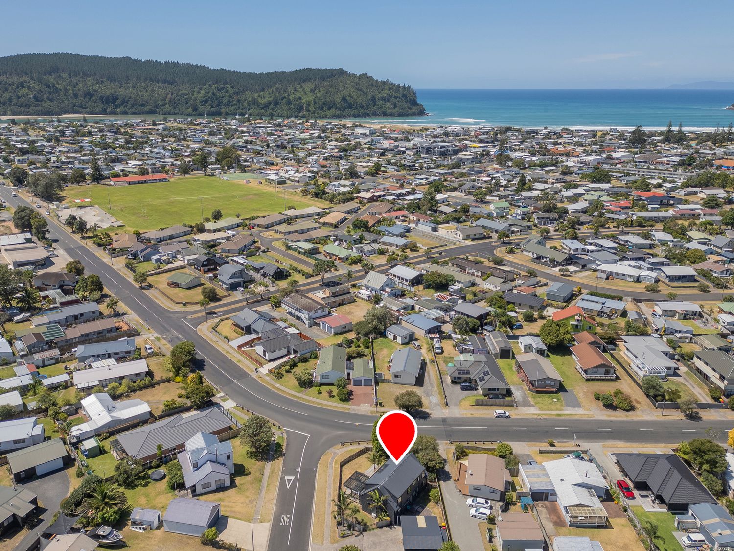 Spacious Family Getaway - Whangamata Holiday Home                     photo 2