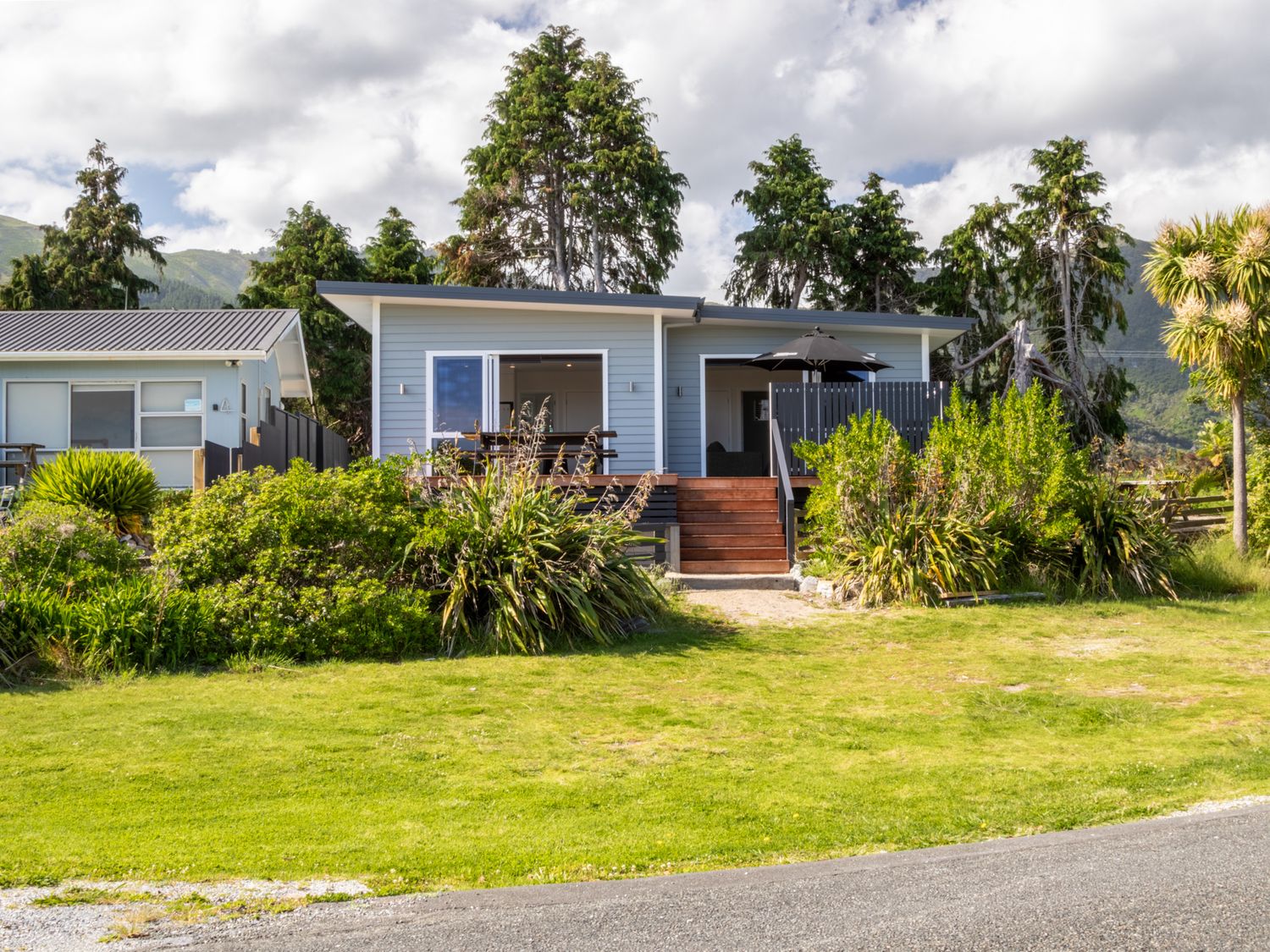 Sea-esta - Pohara Beachfront Holiday Home                     photo 2
