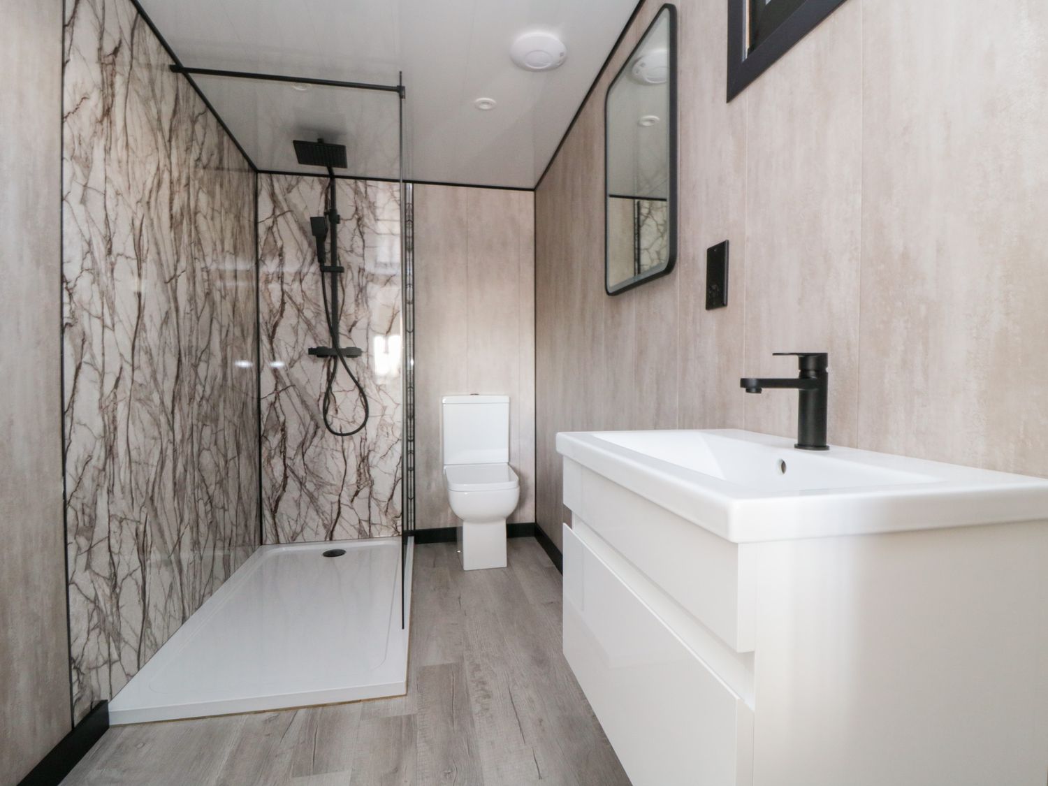 Lovebird Lodge, Yarm