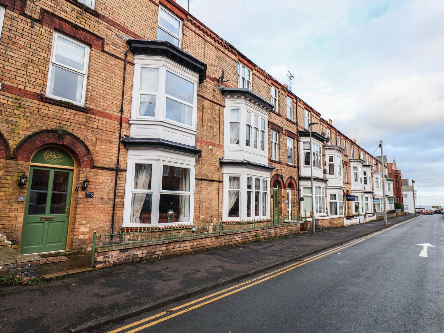 Rutland Grange in Filey, North Yorkshire. Hot tub. Freestanding bath. Near beach. Roadside parking