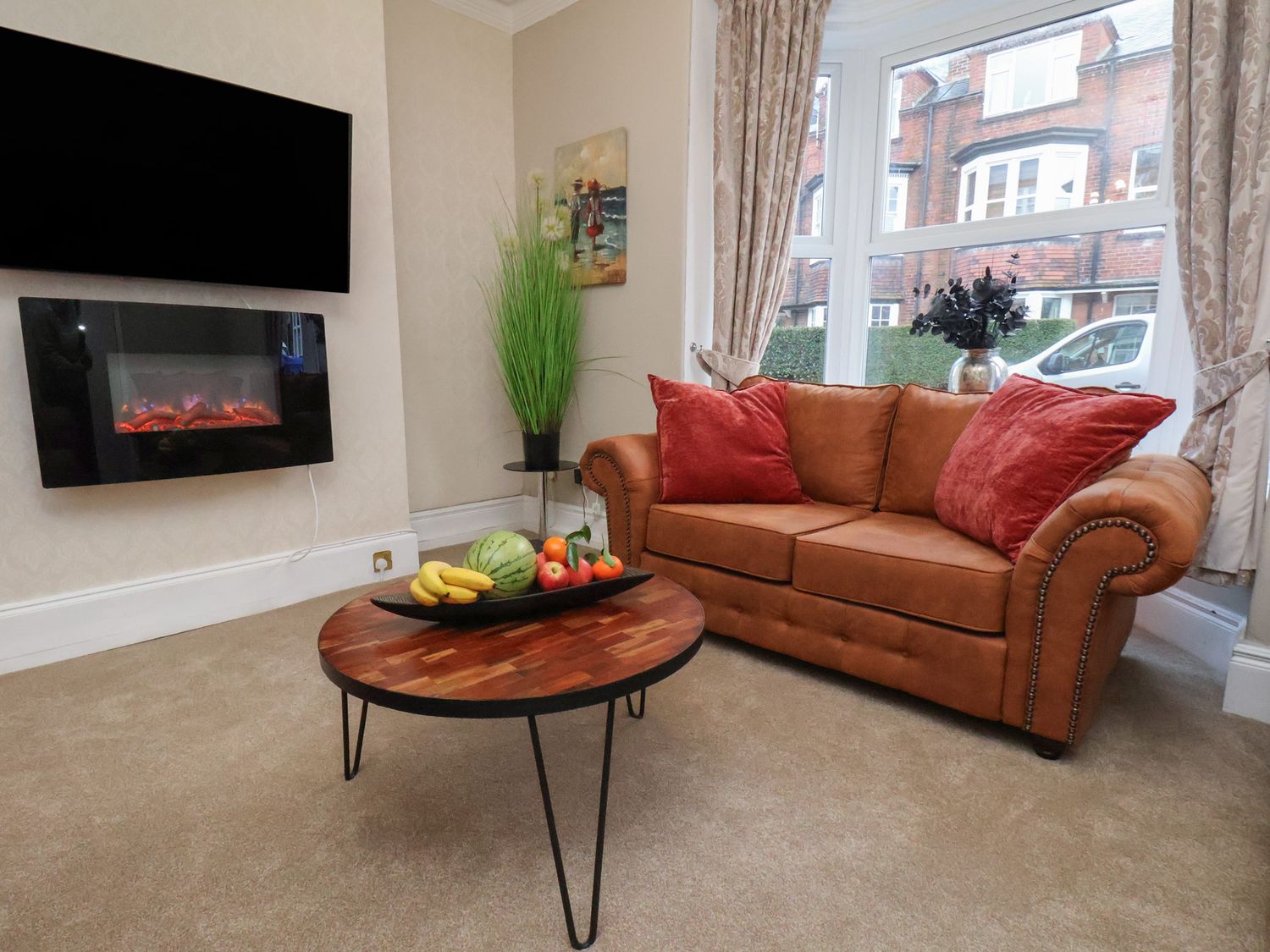 Rutland Grange in Filey, North Yorkshire. Hot tub. Freestanding bath. Near beach. Roadside parking