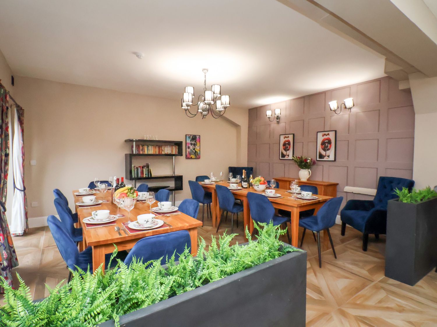 Rutland Grange in Filey, North Yorkshire. Hot tub. Freestanding bath. Near beach. Roadside parking