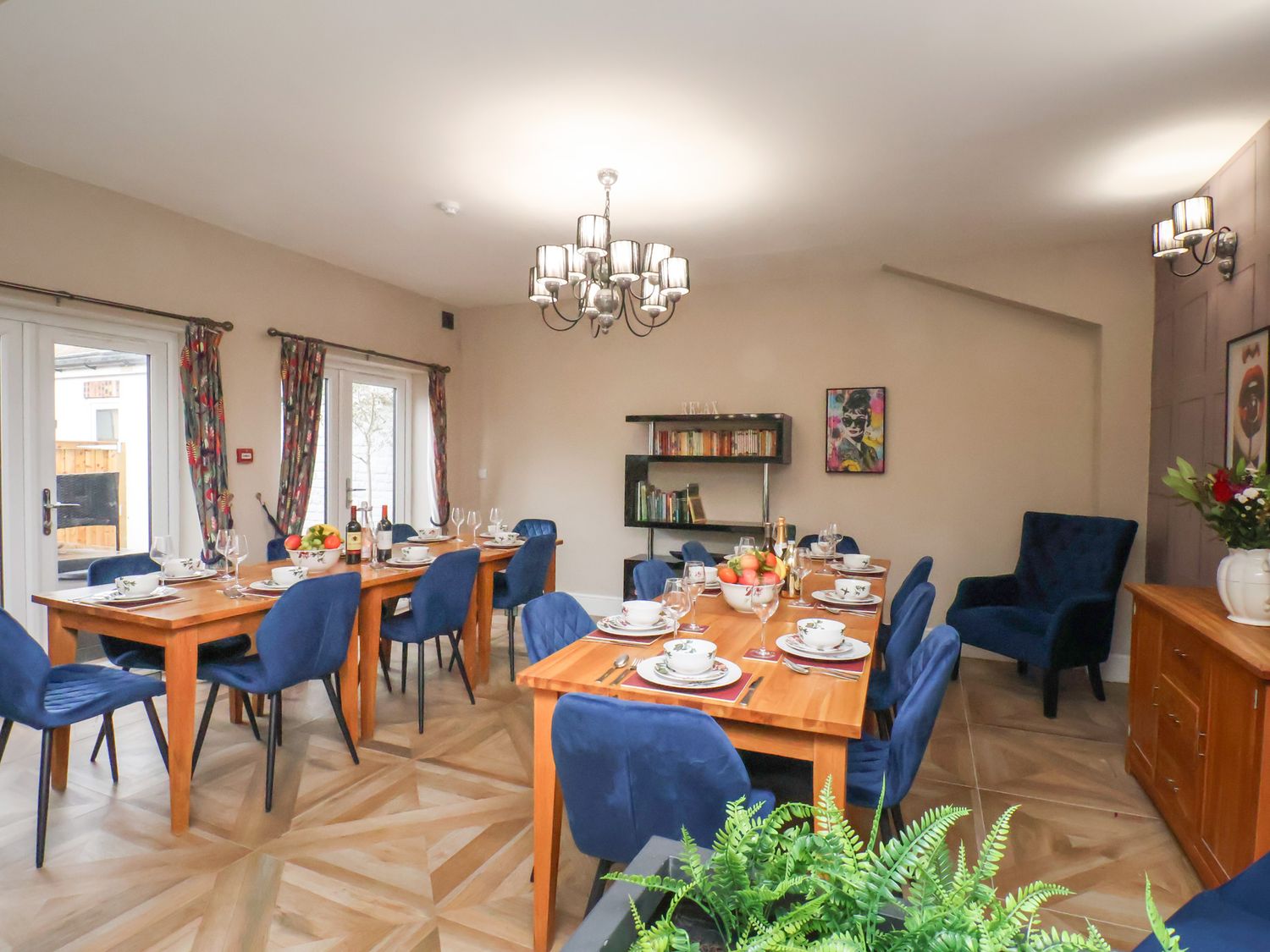 Rutland Grange in Filey, North Yorkshire. Hot tub. Freestanding bath. Near beach. Roadside parking