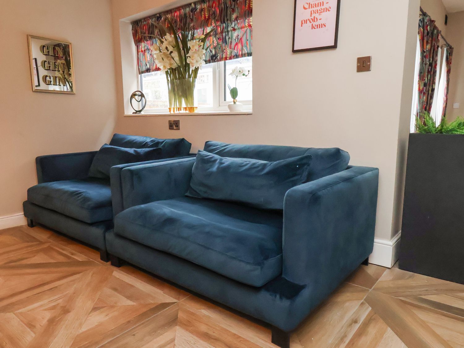 Rutland Grange in Filey, North Yorkshire. Hot tub. Freestanding bath. Near beach. Roadside parking