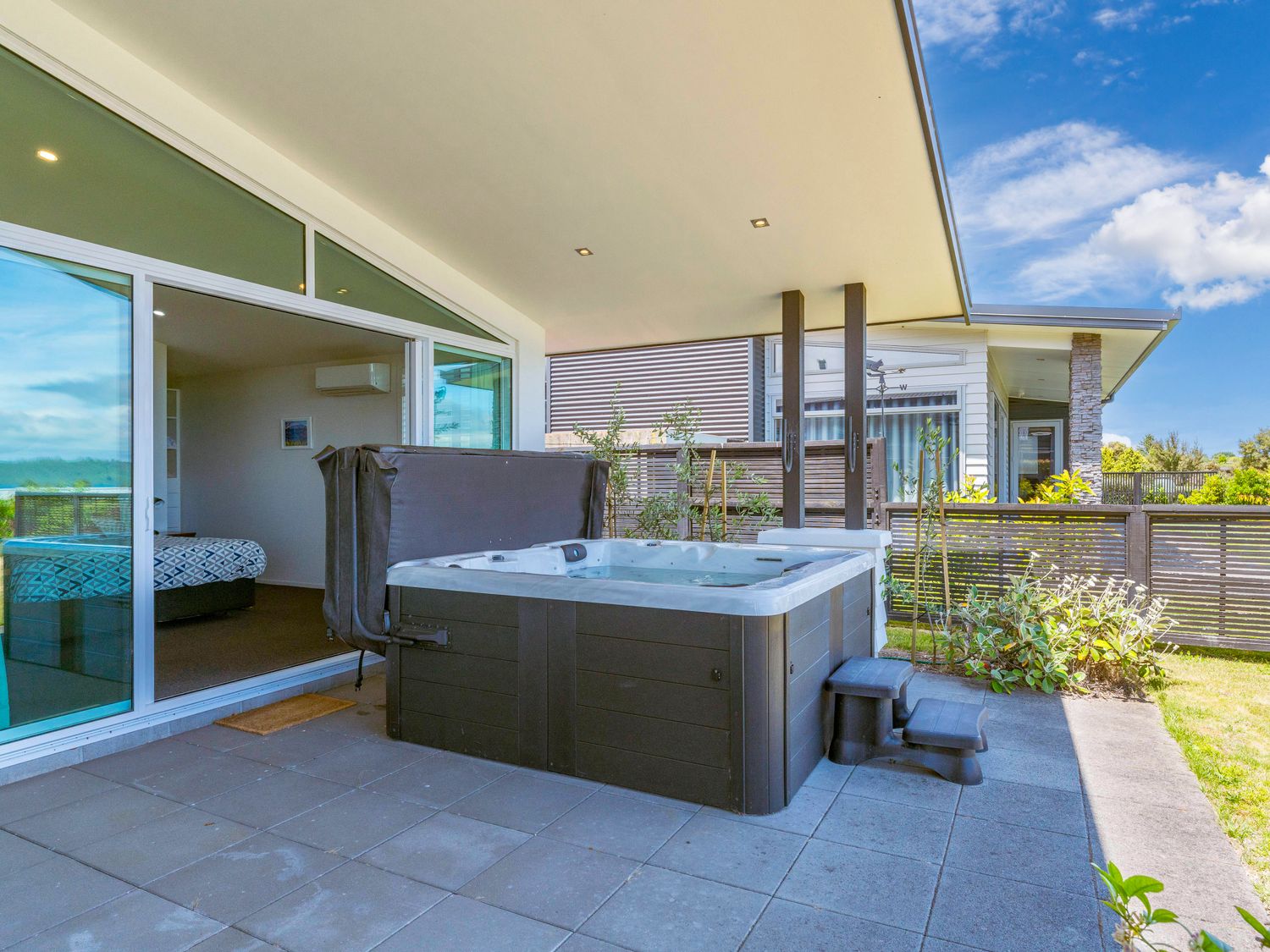 Whispering Waters - Lake Taupo Holiday Home                     photo 2