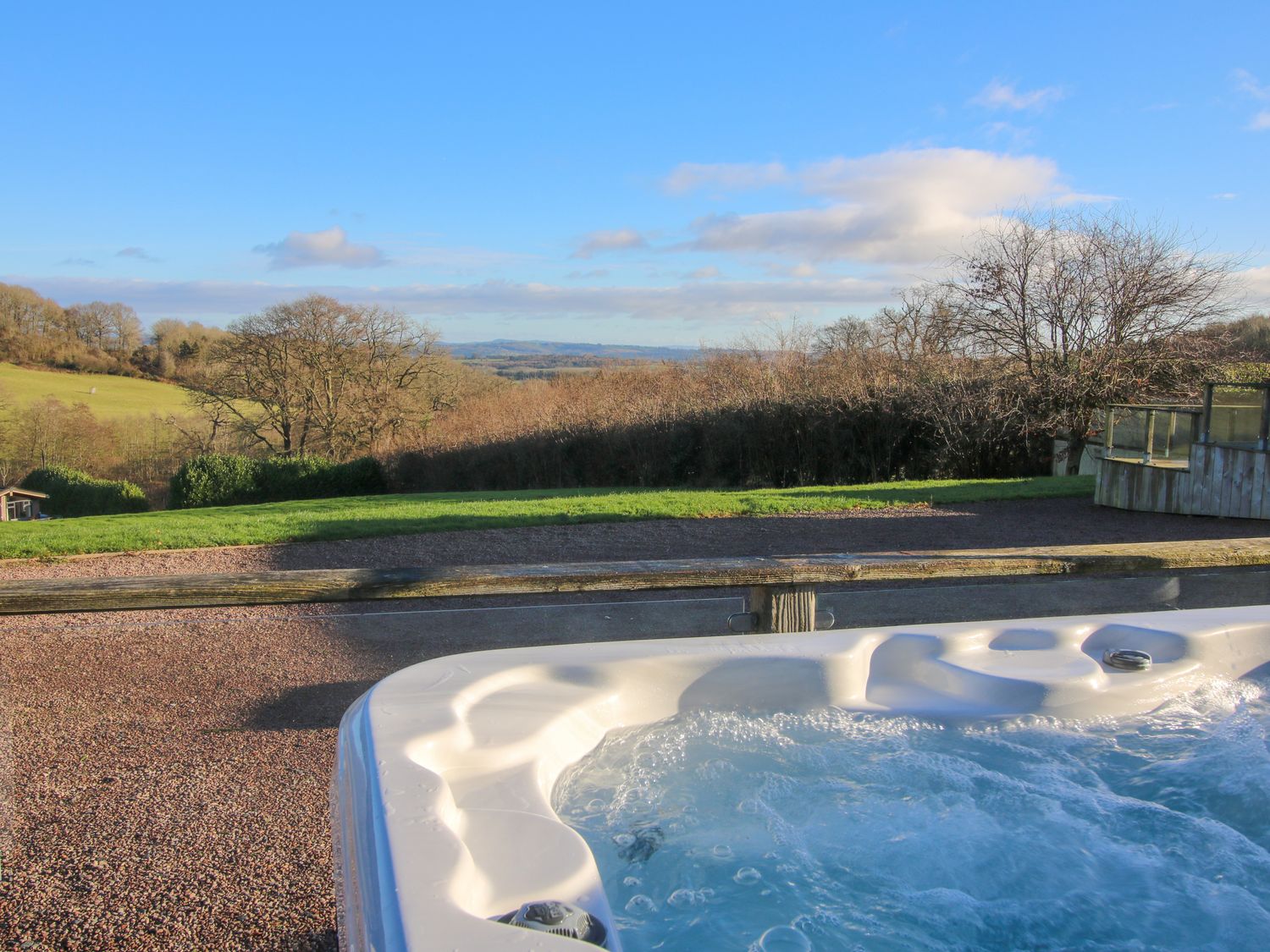 Hillview in Stottesdon near Cleobury Mortimer, Shropshire with a Smart TV, hot tub, off-road parking