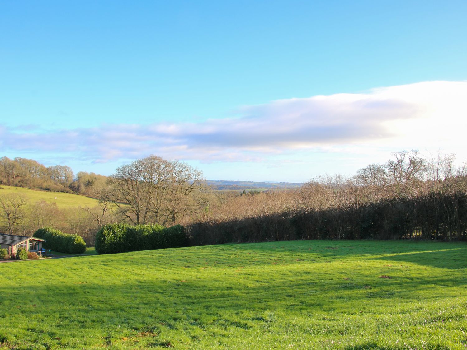 Hillview in Stottesdon near Cleobury Mortimer, Shropshire with a Smart TV, hot tub, off-road parking