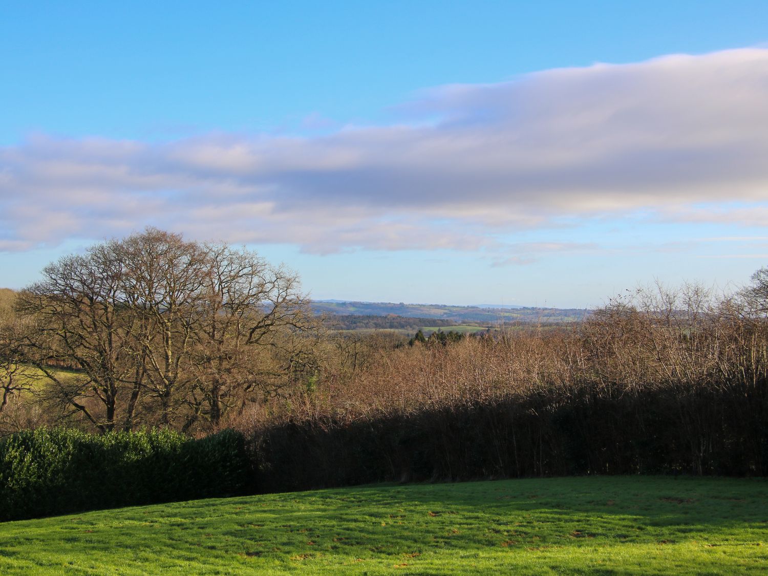 Hillview in Stottesdon near Cleobury Mortimer, Shropshire with a Smart TV, hot tub, off-road parking